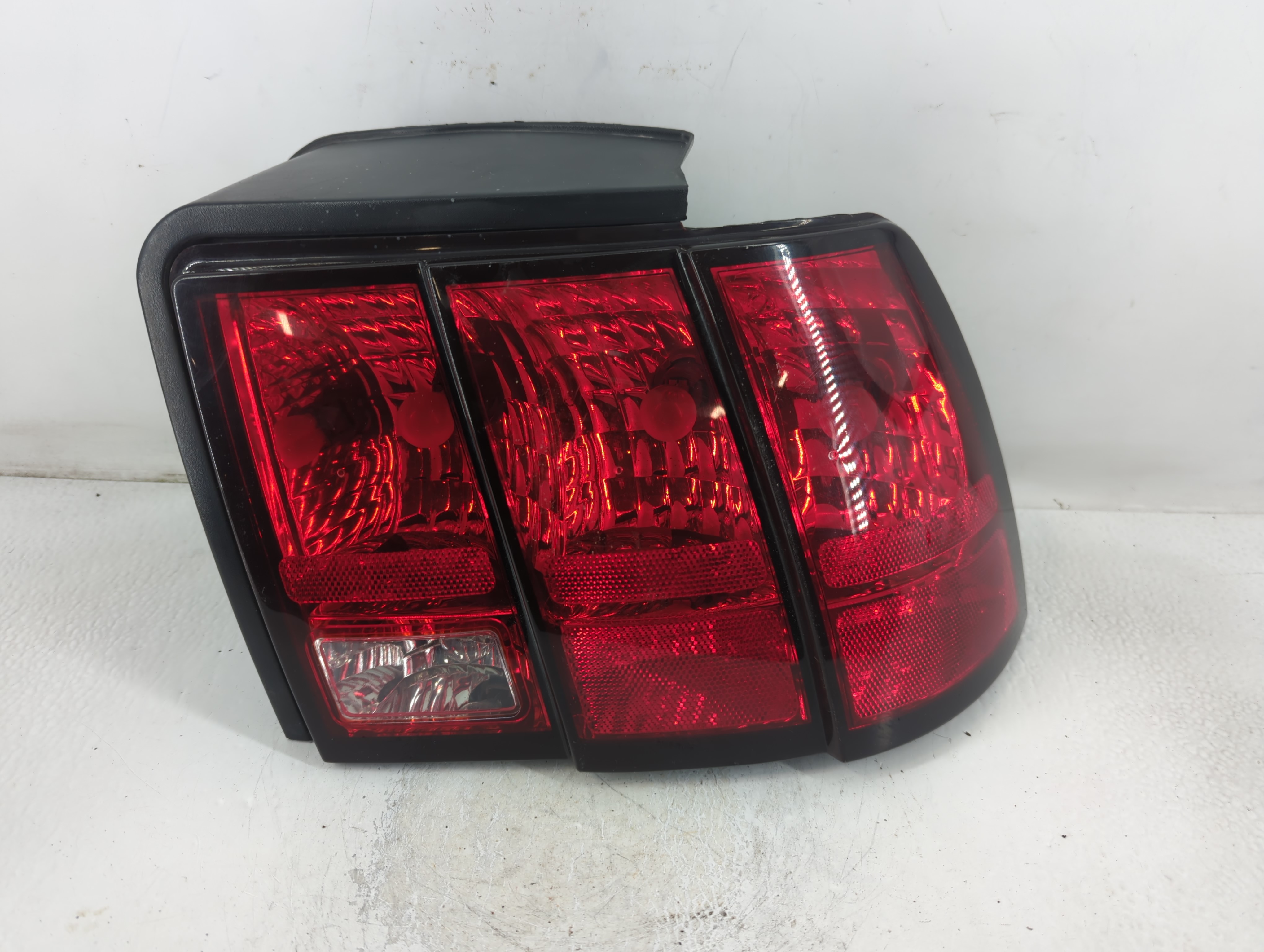 1999-2004 Ford Mustang Passenger Right Side Tail Light Taillight Oem 782462 - Oemusedautoparts1.com