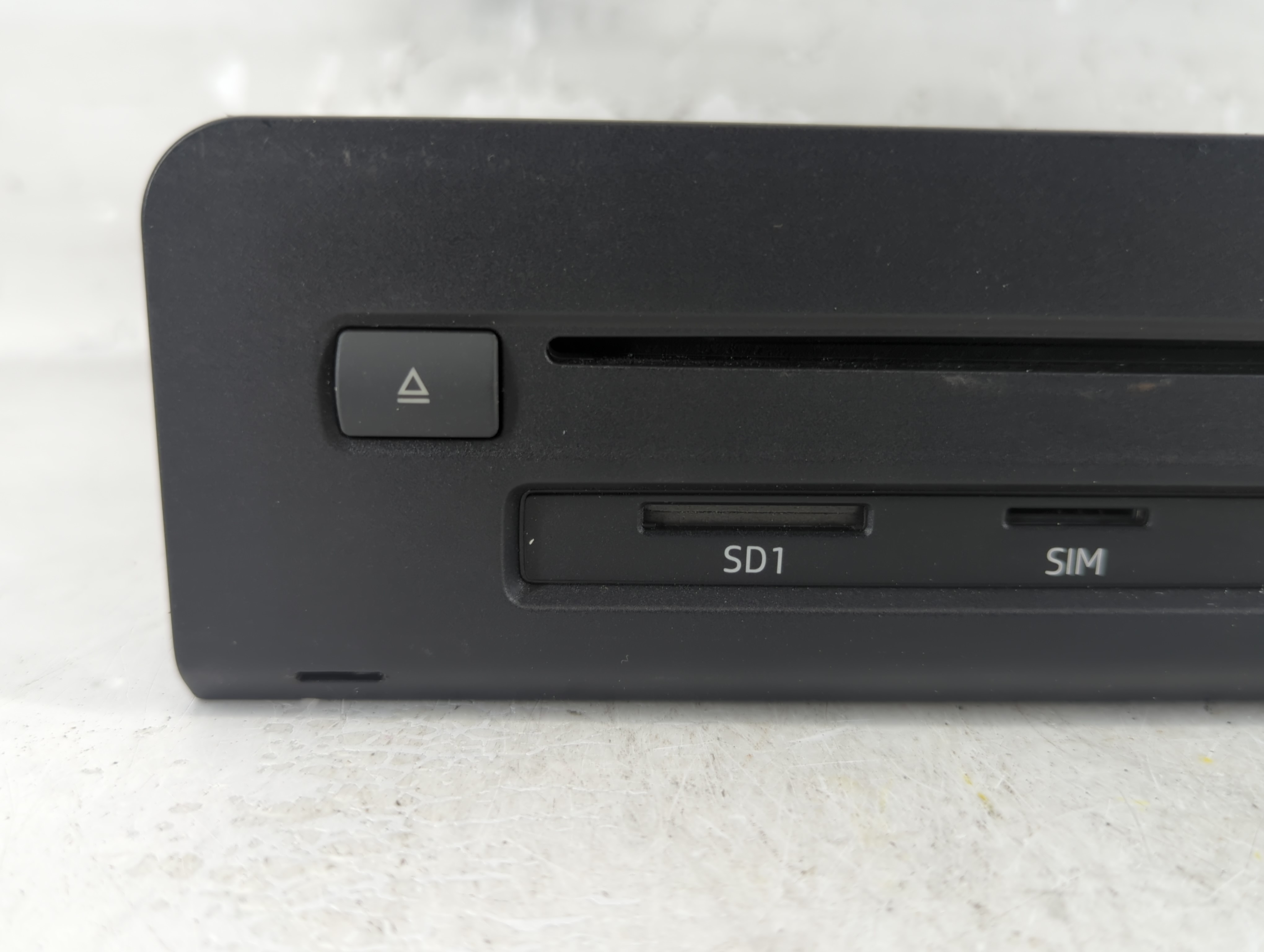 2018-2019 Audi Q5 Am Fm Cd Player Radio Receiver 782669 - Oemusedautoparts1.com