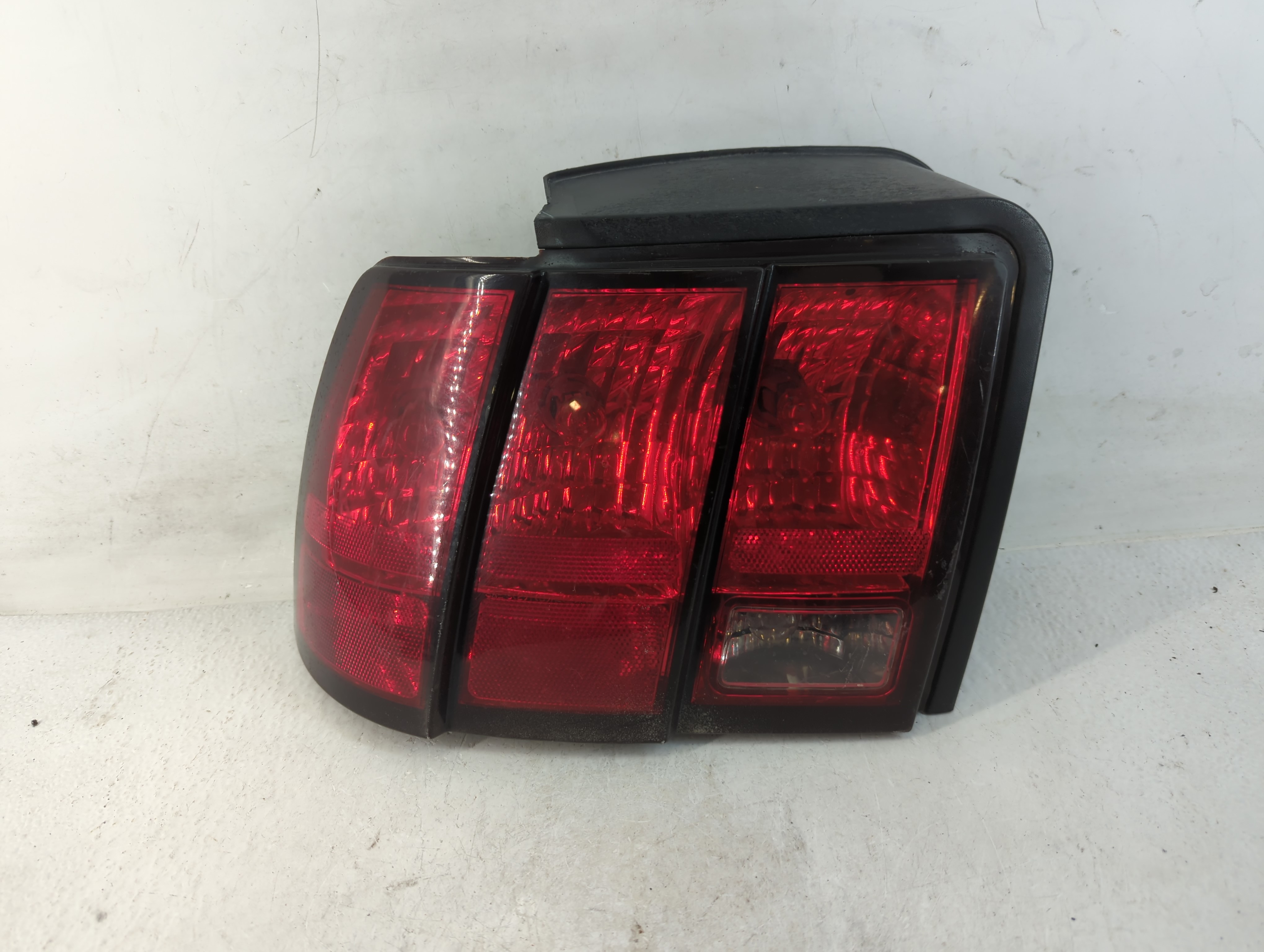 1999-2004 Ford Mustang Passenger Right Side Tail Light Taillight Oem 782702 - Oemusedautoparts1.com