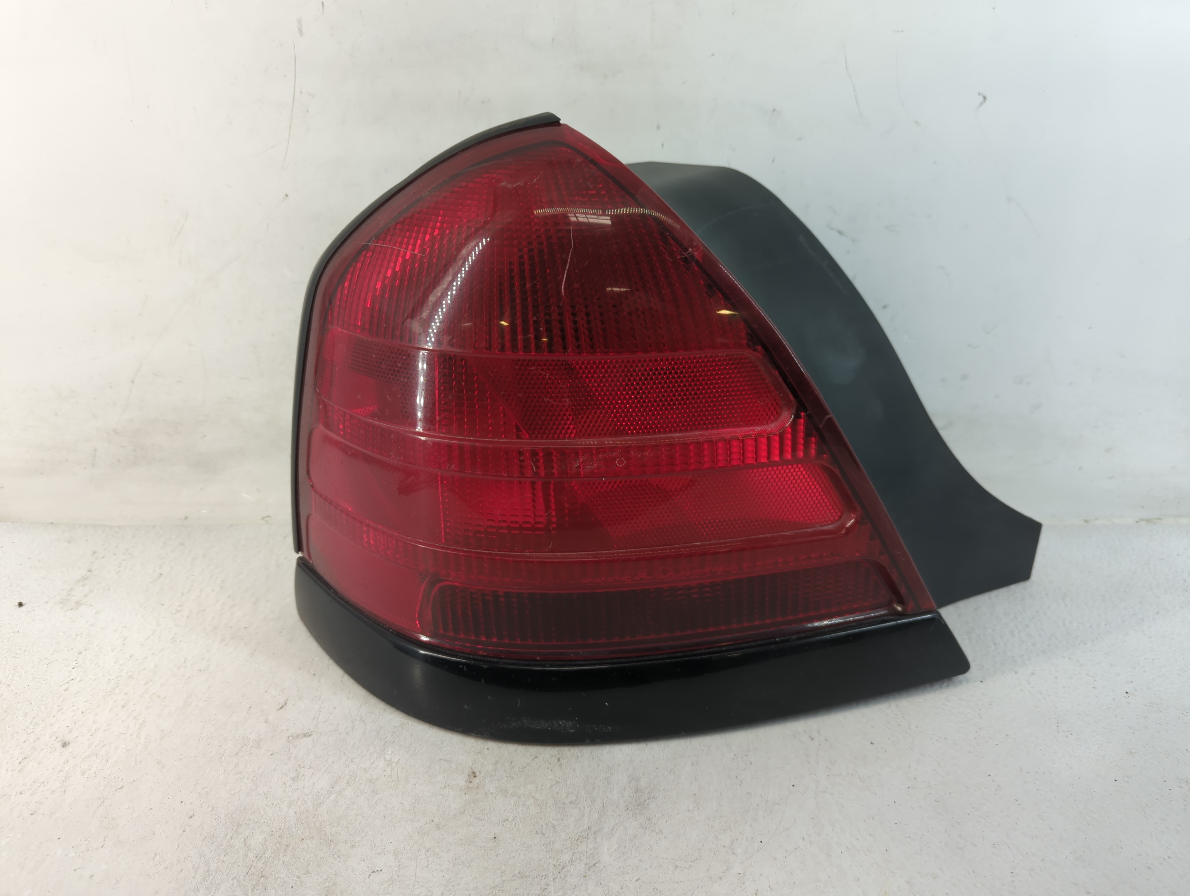 2000-2011 Ford Crown Victoria Driver Left Side Tail Light Taillight Oem 782703 - Oemusedautoparts1.com
