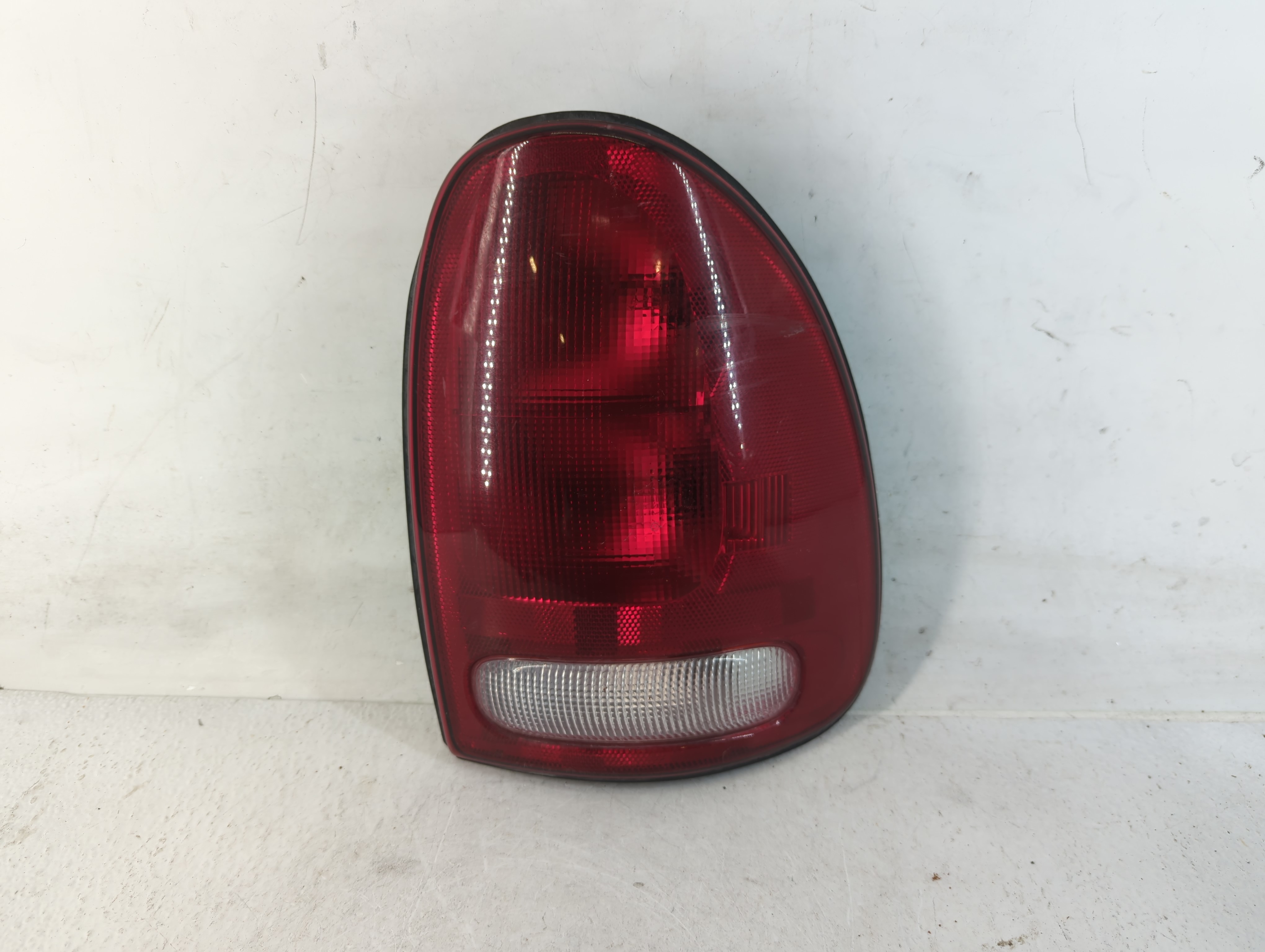Picture of 2004-2007 Dodge Caravan Passenger Right Side Tail Light Taillight Oem 782771