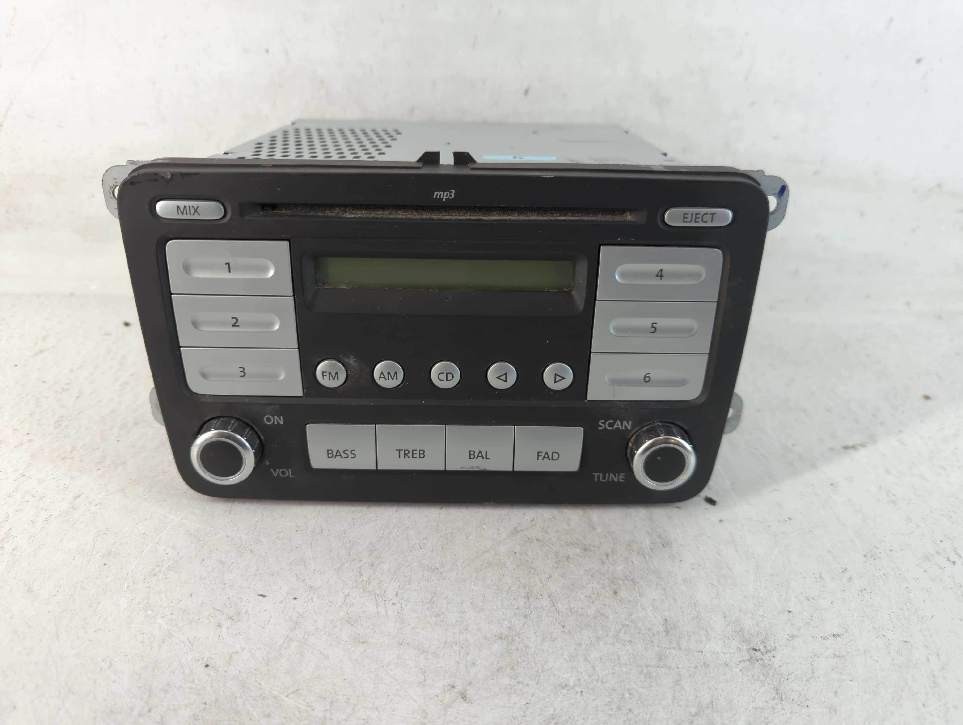 2009-2017 Volkswagen Tiguan Am Fm Cd Player Radio Receiver 782904 - Oemusedautoparts1.com