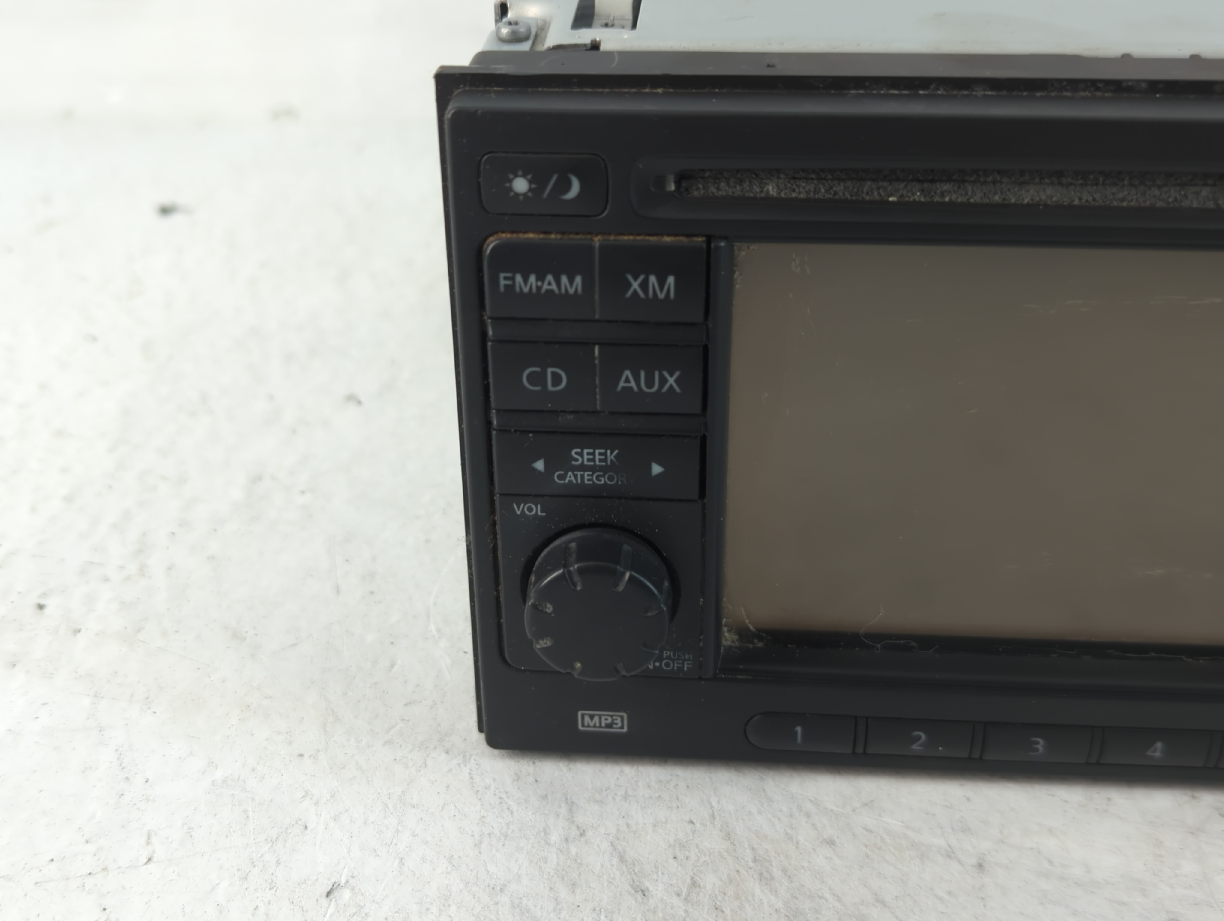 2017-2018 Chevrolet Malibu Am Fm Cd Player Radio Receiver 782940 - Oemusedautoparts1.com