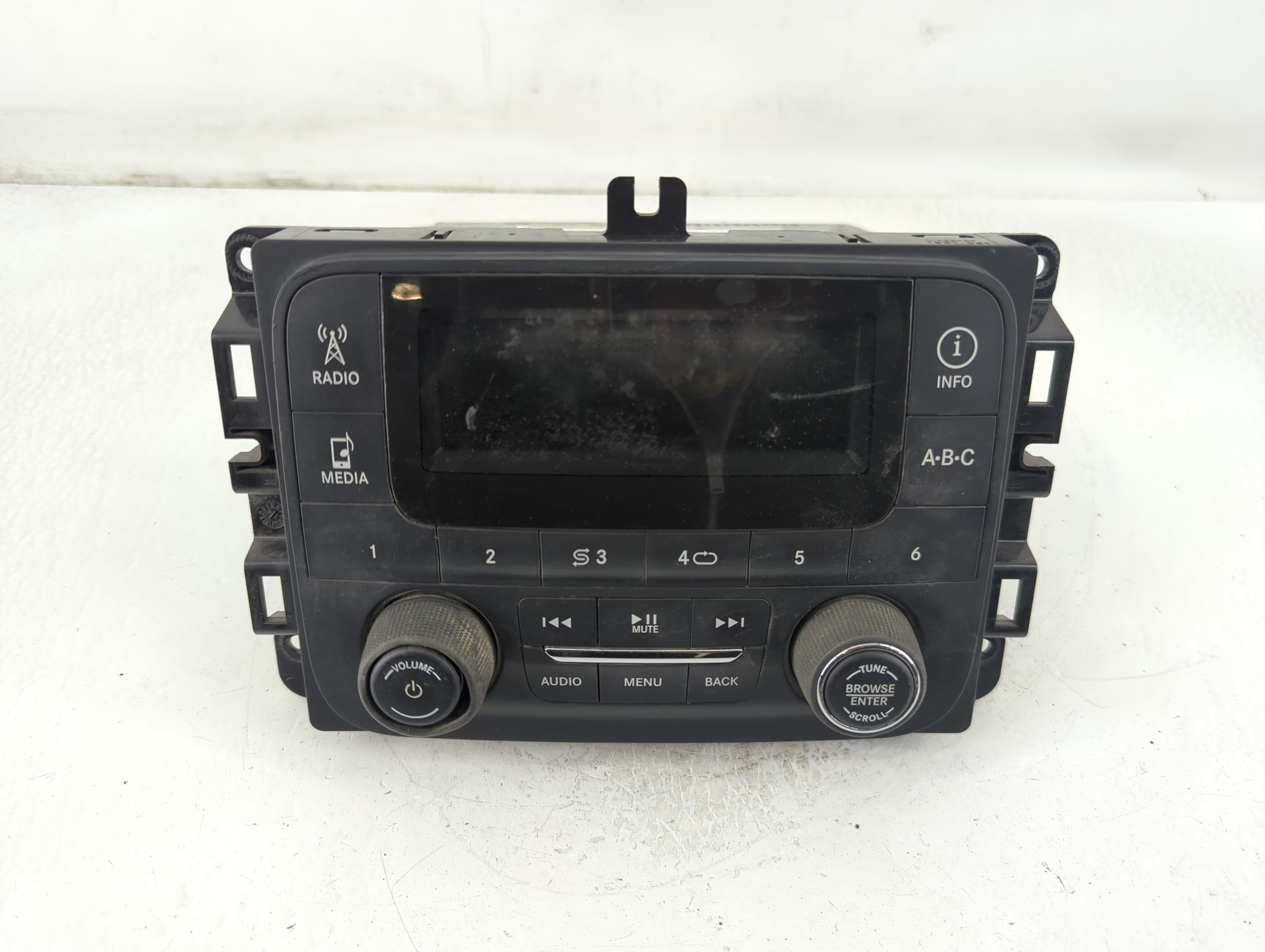 2016-2016 Ram 1500 Am Fm Cd Player Radio Receiver 783092 - Oemusedautoparts1.com