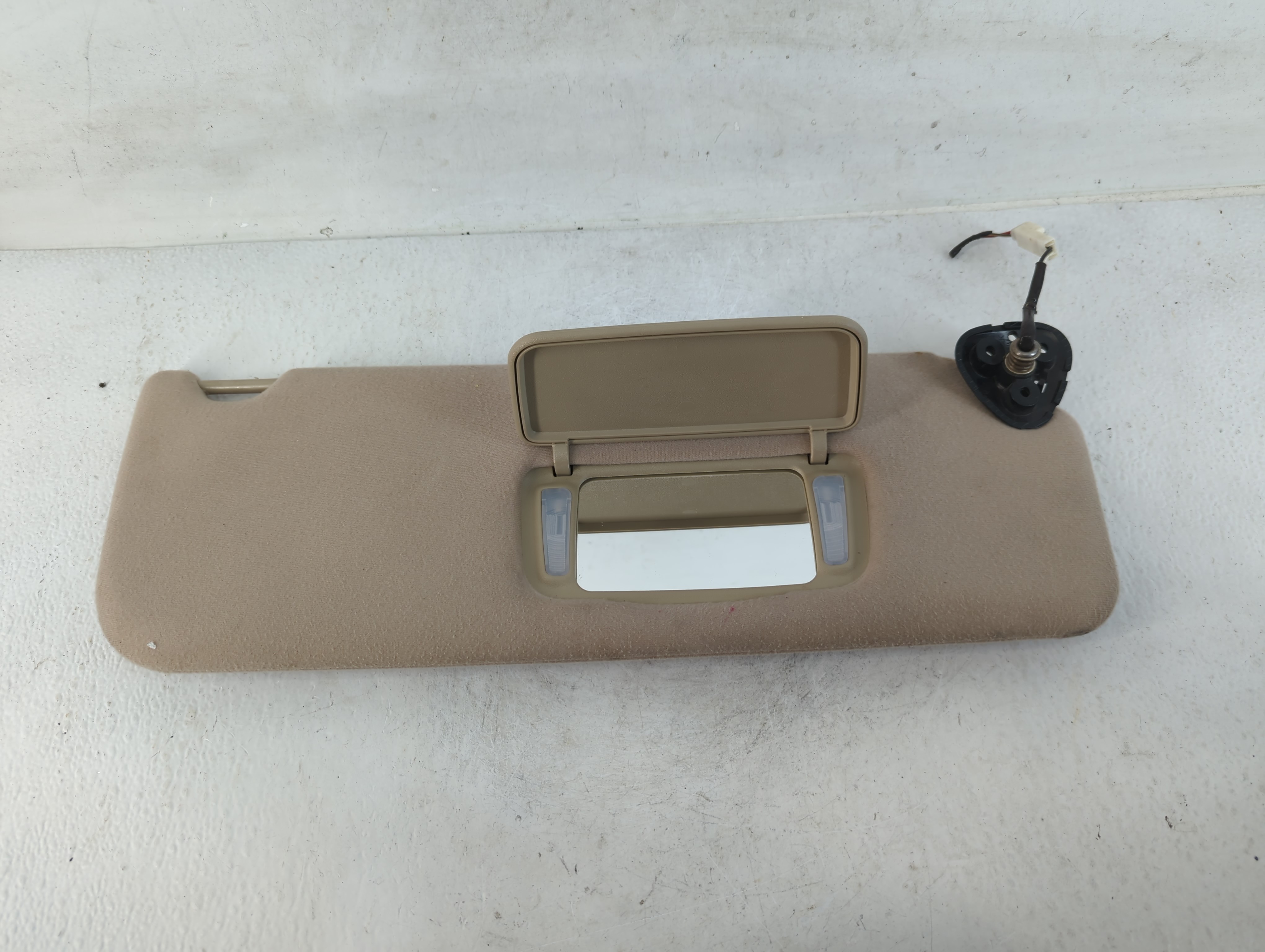2005-2010 Toyota Sienna Passenger Sun Visor Mirror Right Sunvisor Tan 783205 - Oemusedautoparts1.com