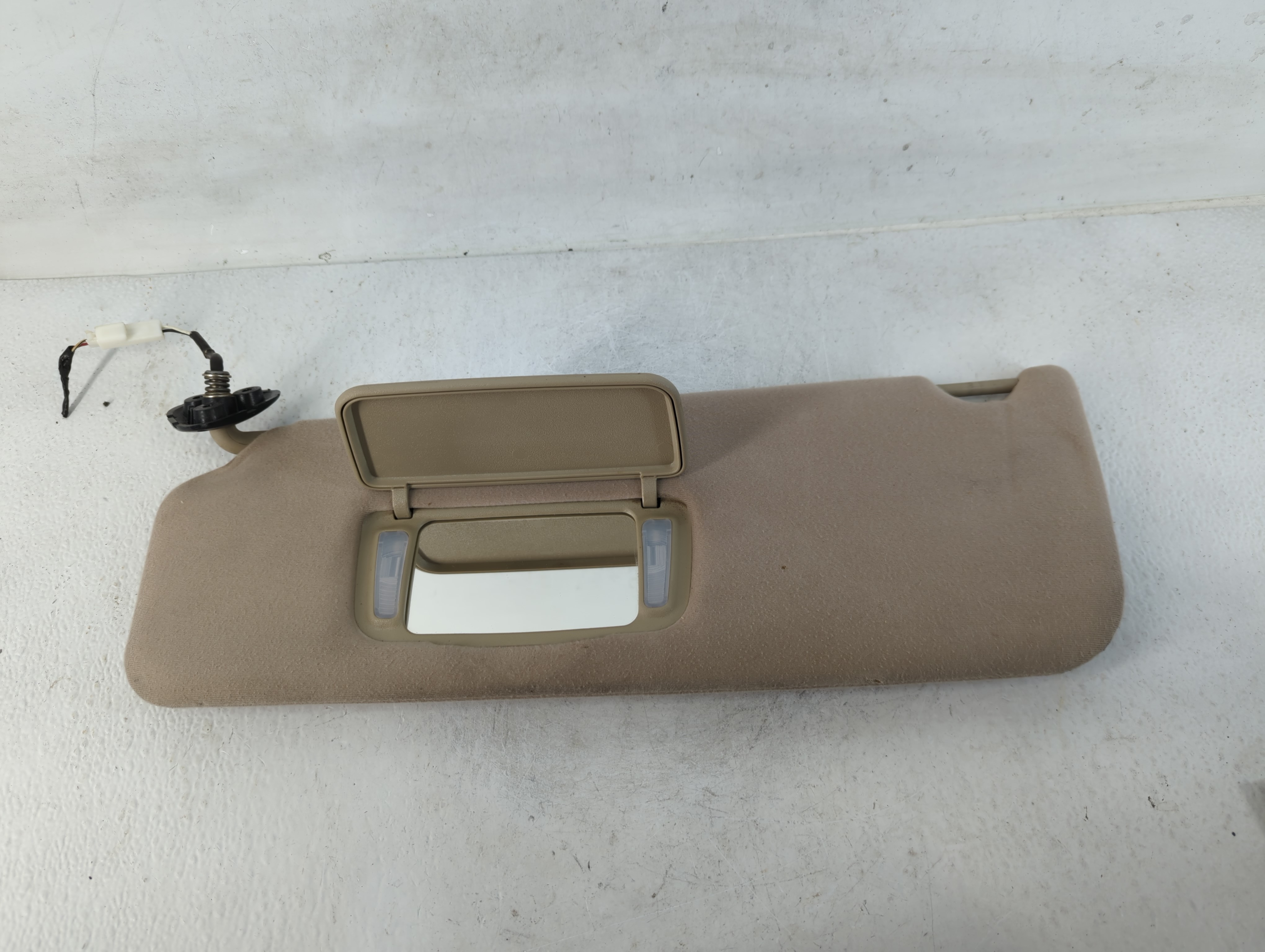 2005-2010 Toyota Sienna Driver Sun Visor Mirror Left Sunvisor Tan 783206 - Oemusedautoparts1.com