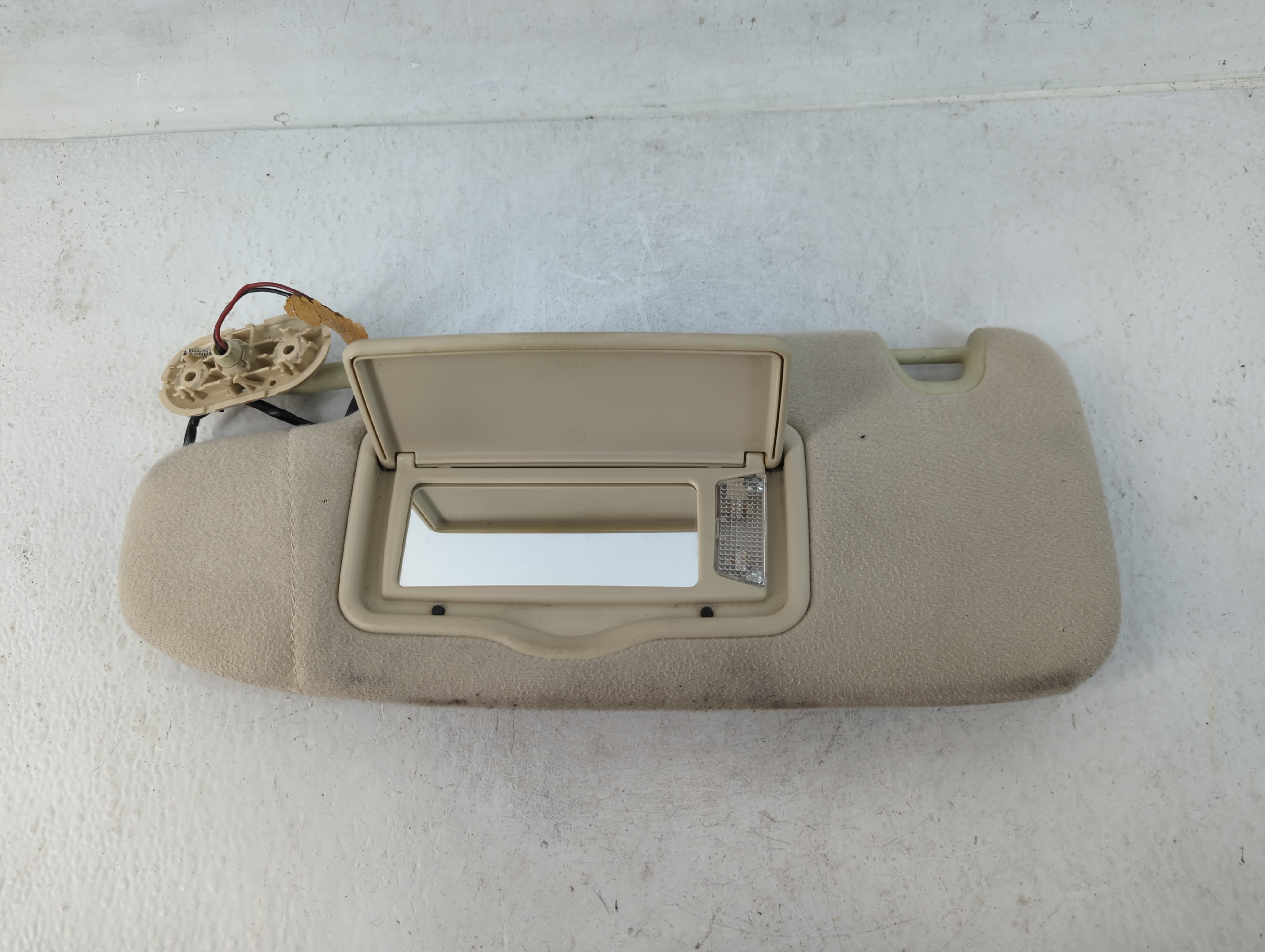 2006-2009 Ford Fusion Driver Sun Visor Mirror Left Sunvisor Beige 783222 - Oemusedautoparts1.com