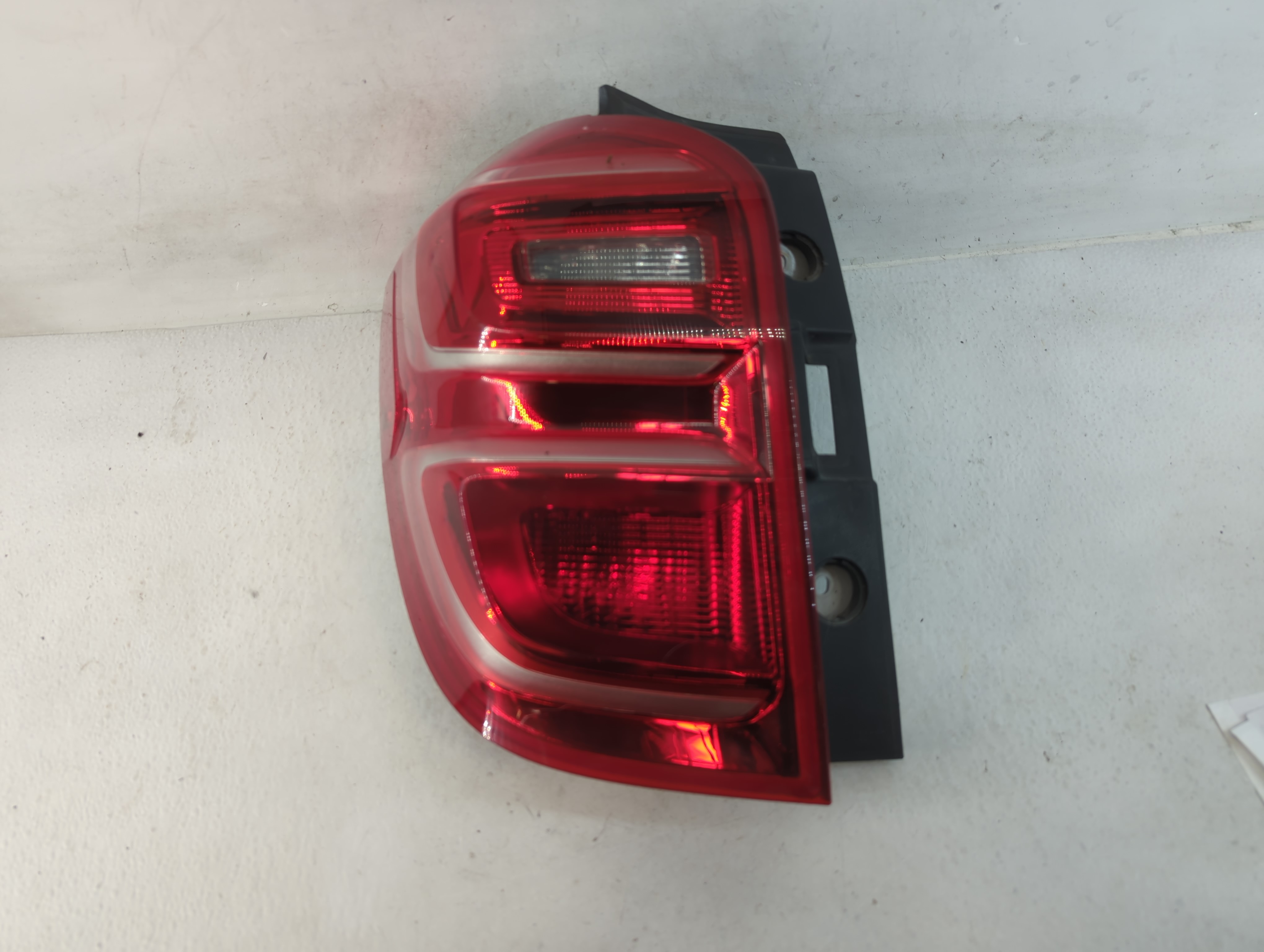 2016-2017 Chevrolet Equinox Driver Left Side Tail Light Taillight Oem 783316 - Oemusedautoparts1.com