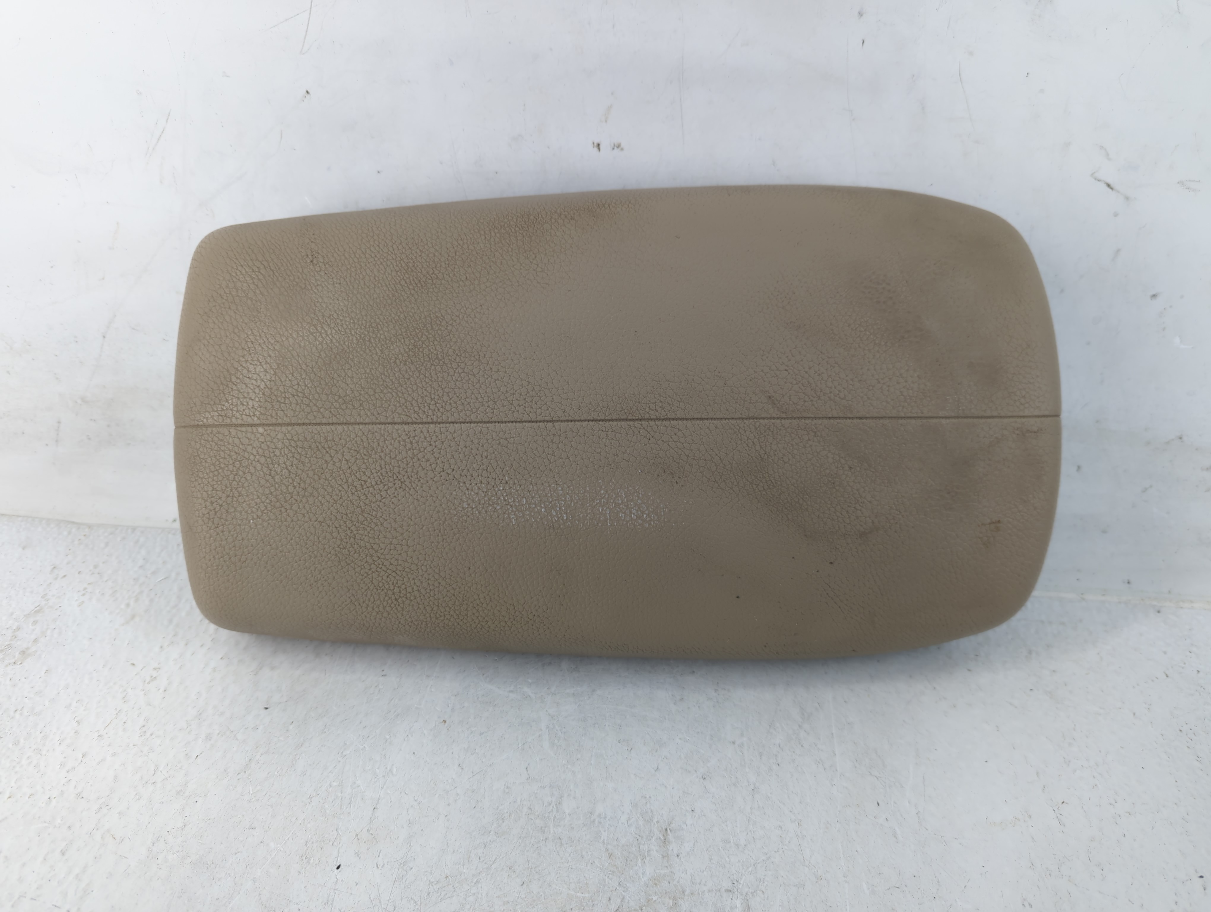 2011-2013 Kia Sorento Center Console Armrest Cover Lid Beige 783319 - Oemusedautoparts1.com