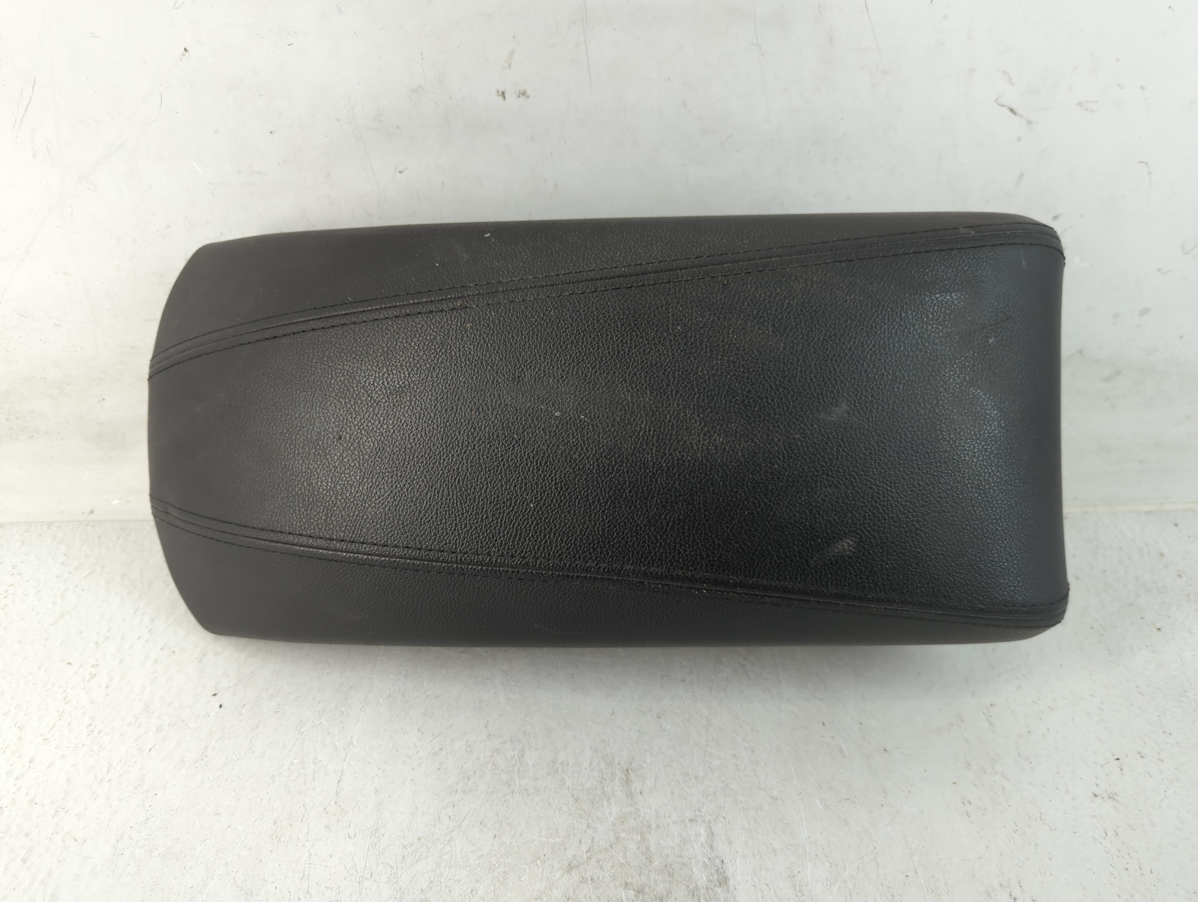 Picture of 2011-2014 Hyundai Sonata Center Console Armrest Cover Lid Black 783323