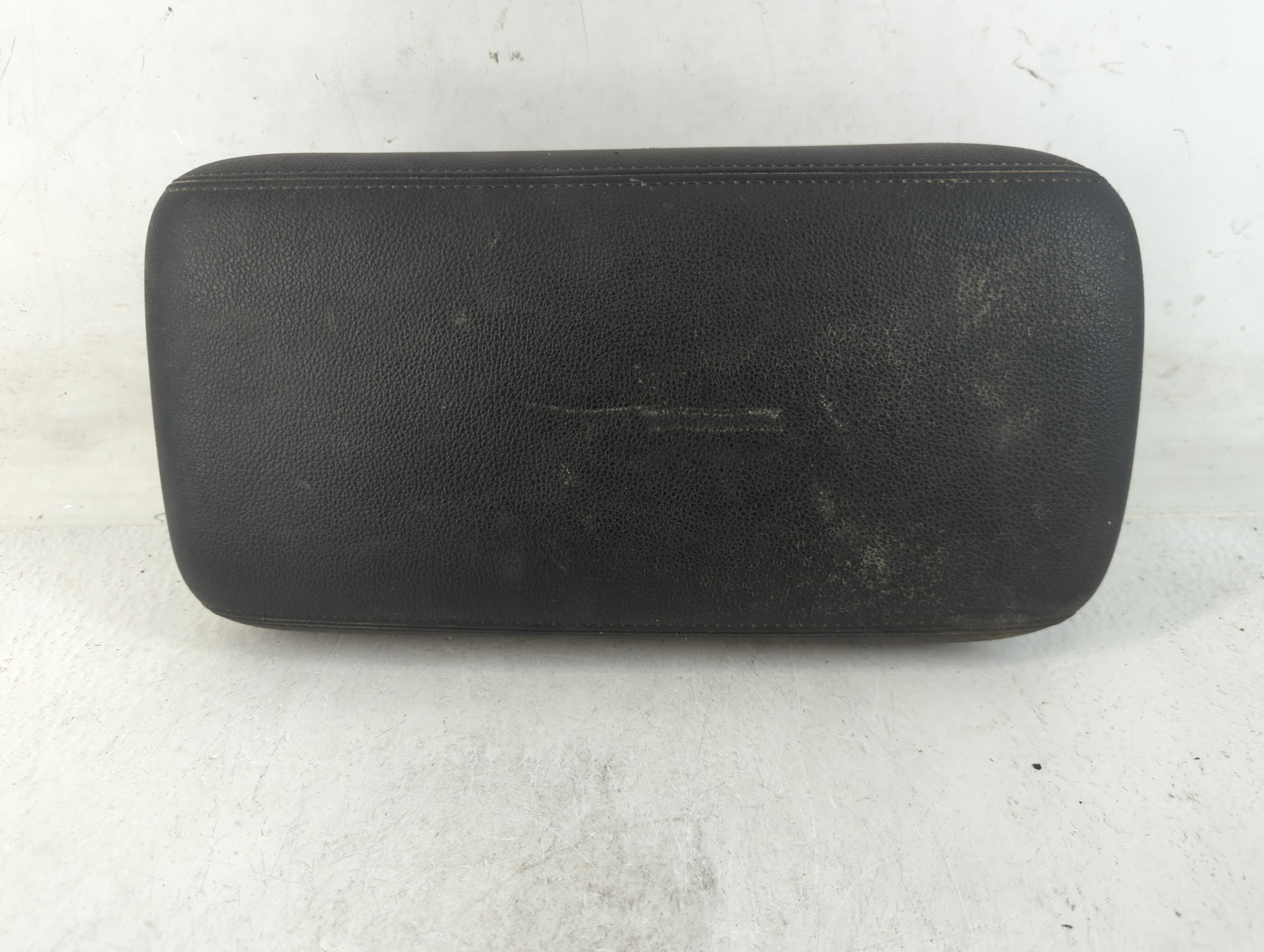 2020 Mitsubishi Outlander Sport Center Console Armrest Cover Lid Black 783415 - Oemusedautoparts1.com