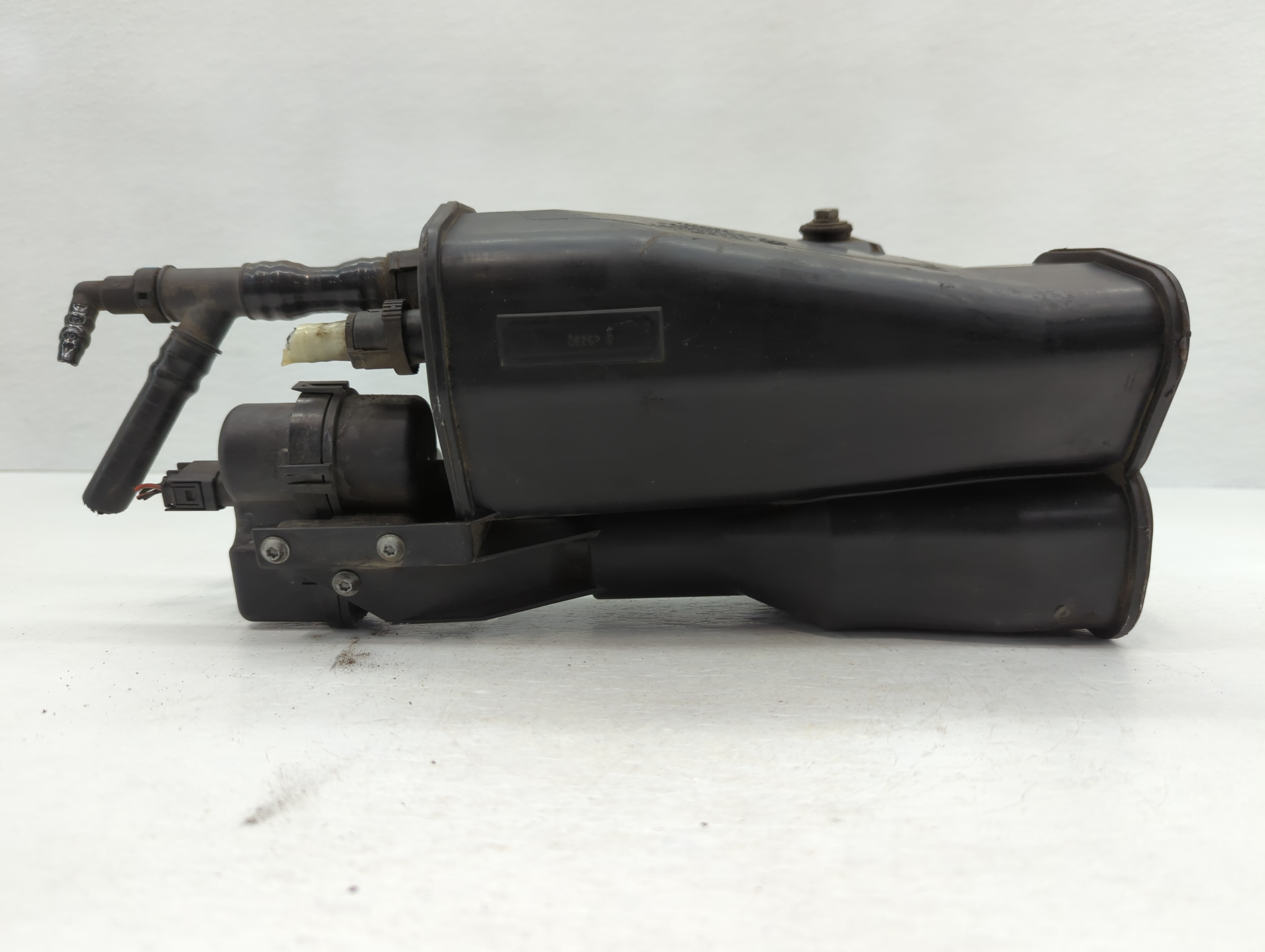 2006 Bmw 325i Fuel Vapor Charcoal Canister 783425 - Oemusedautoparts1.com