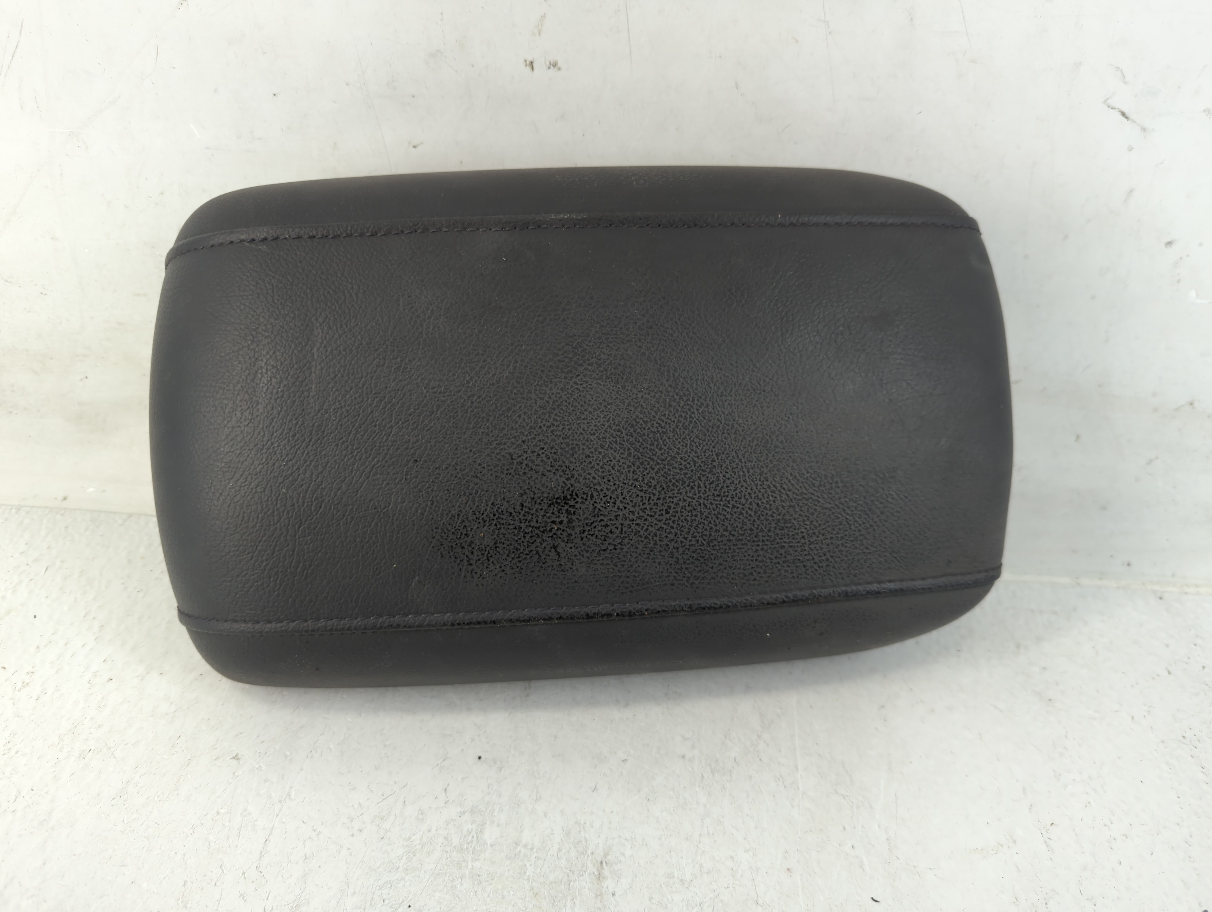 2009-2010 Hyundai Genesis Center Console Armrest Cover Lid Black 783450 - Oemusedautoparts1.com