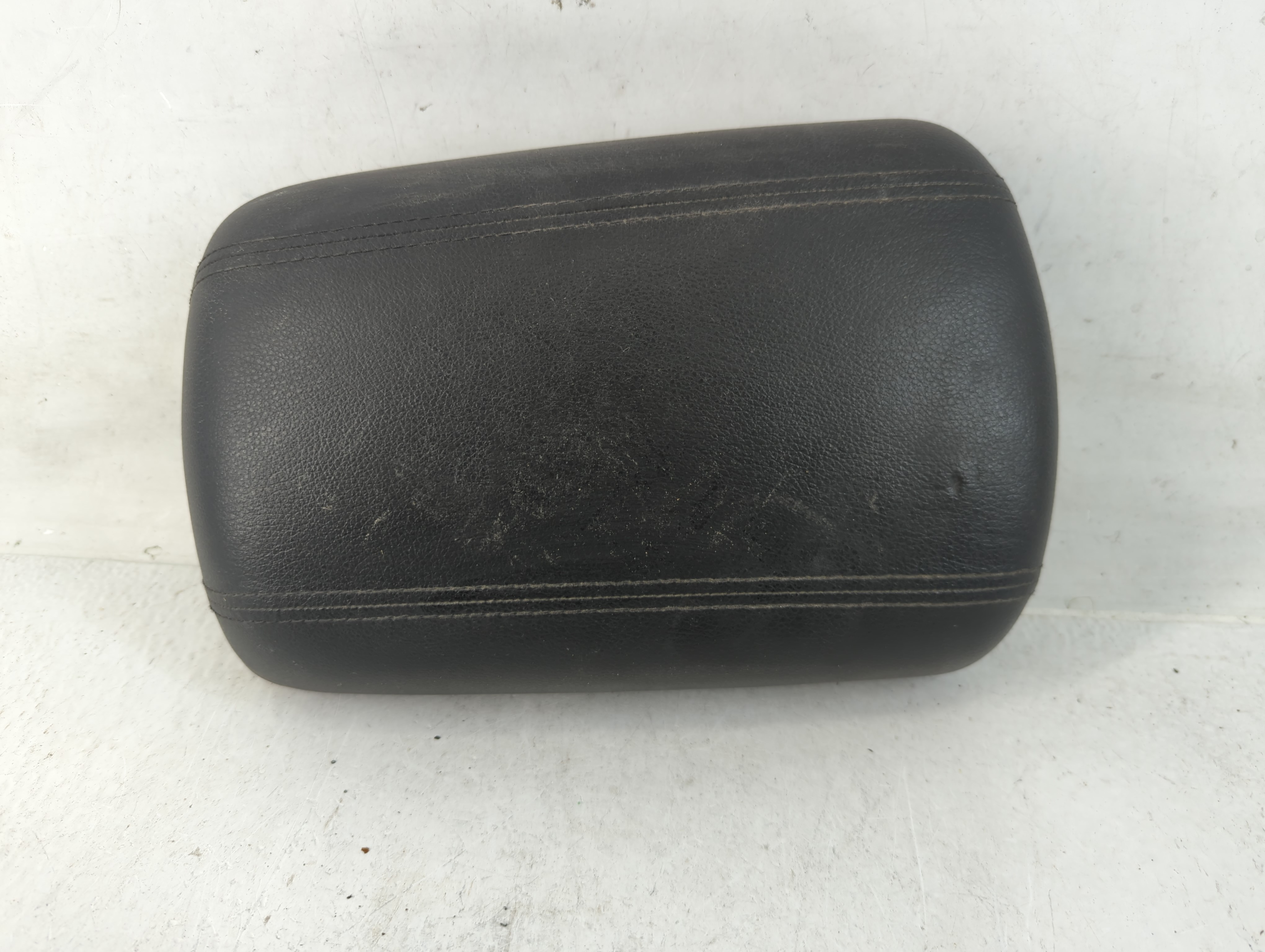 2016 Kia Sportage Center Console Armrest Cover Lid Black 783473 - Oemusedautoparts1.com