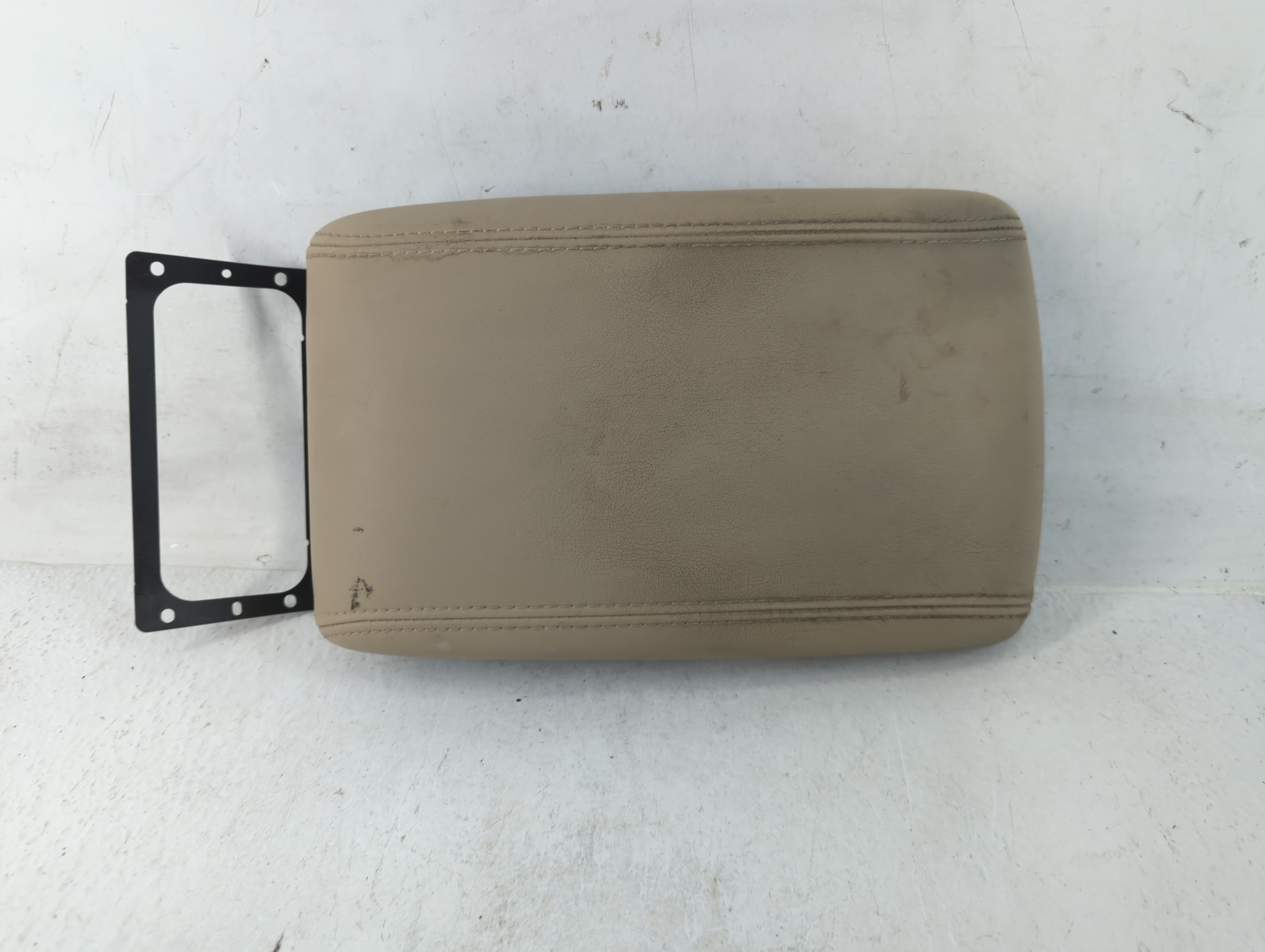 2008 Buick Lucerne Center Console Armrest Cover Lid Tan 783475 - Oemusedautoparts1.com
