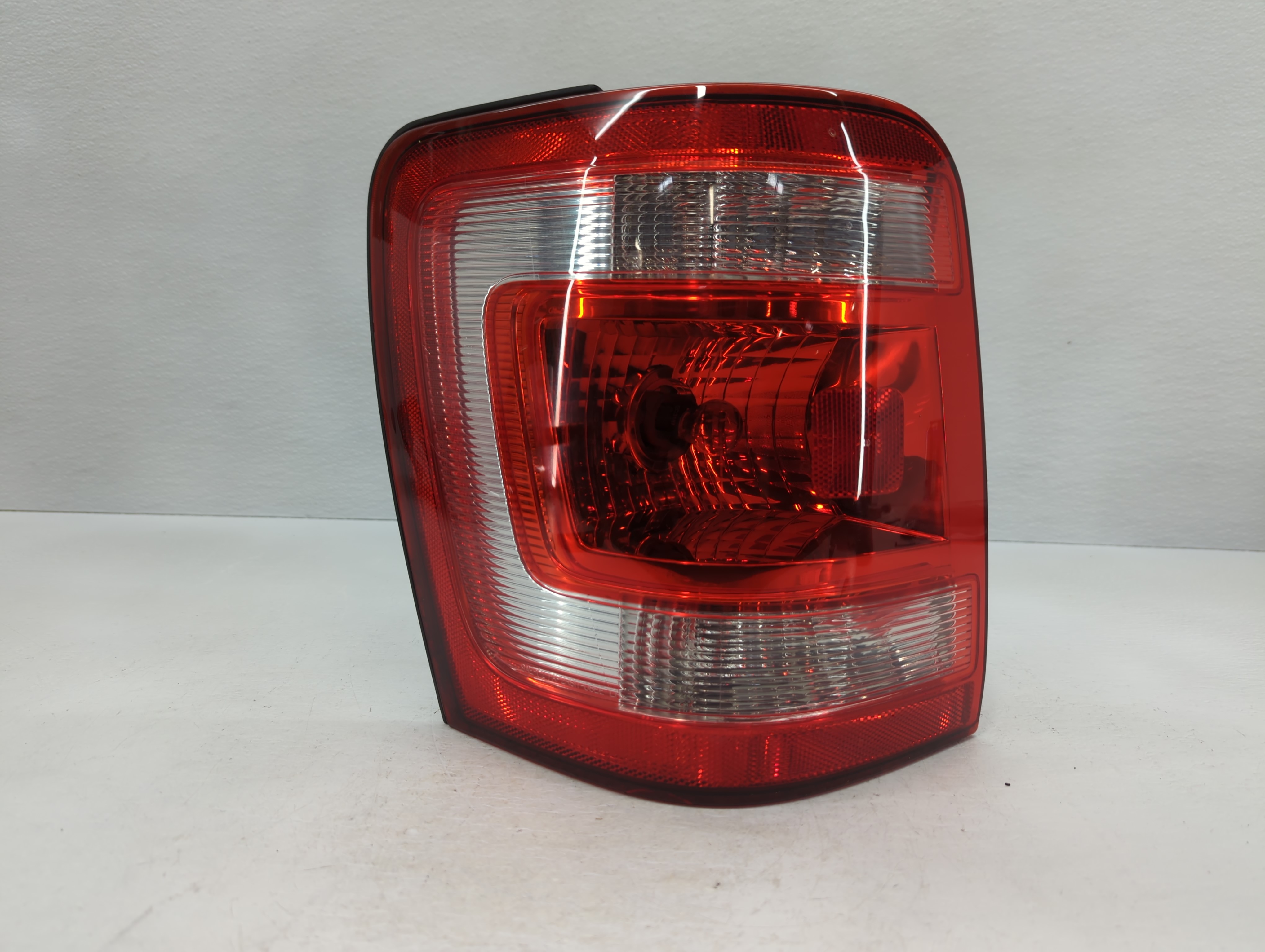 2008-2012 Ford Escape Driver Left Side Tail Light Taillight Oem 783492 - Oemusedautoparts1.com