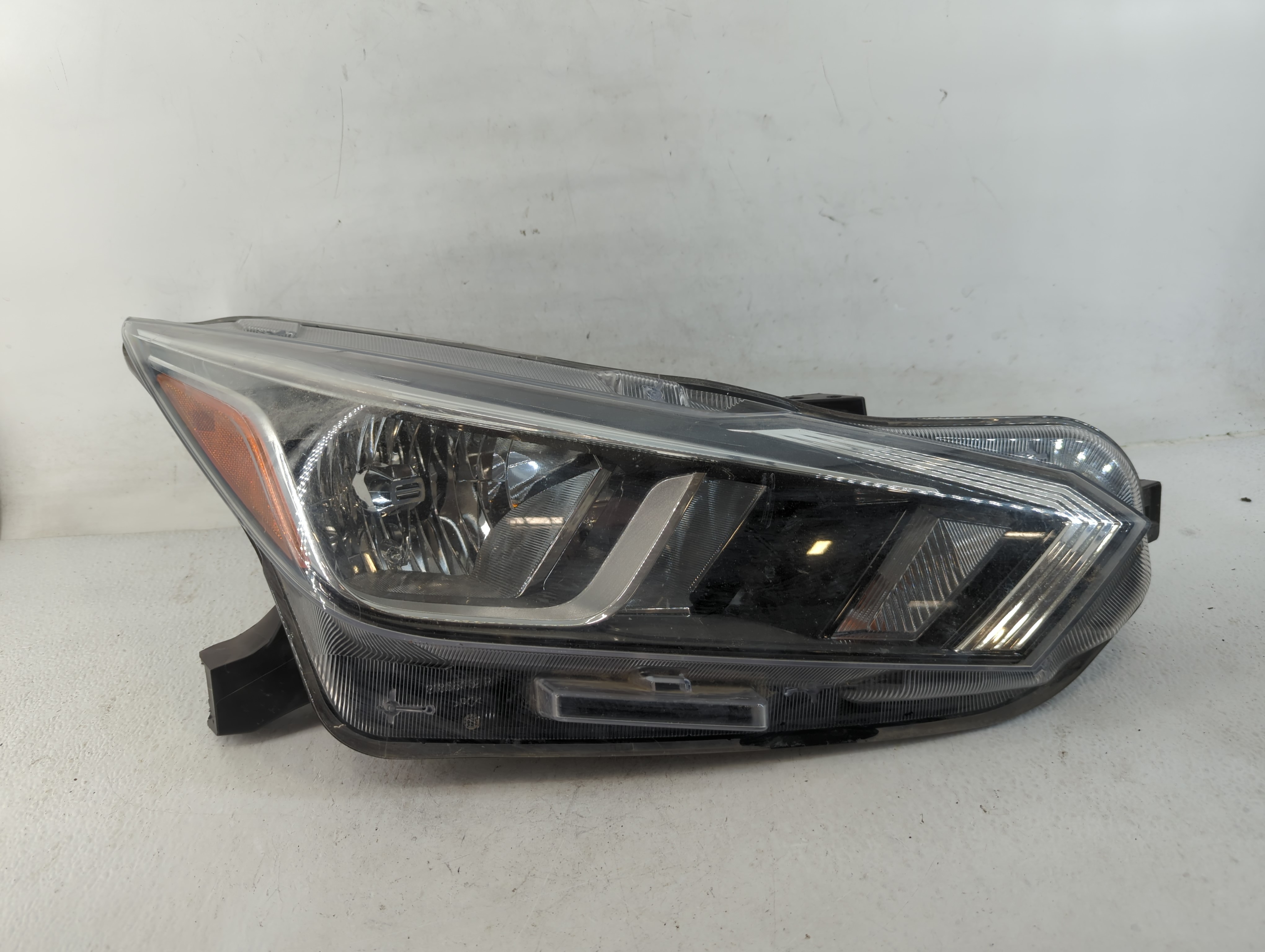 2020-2022 Nissan Versa Driver Left Oem Head Light Headlight Lamp 783628 - Oemusedautoparts1.com