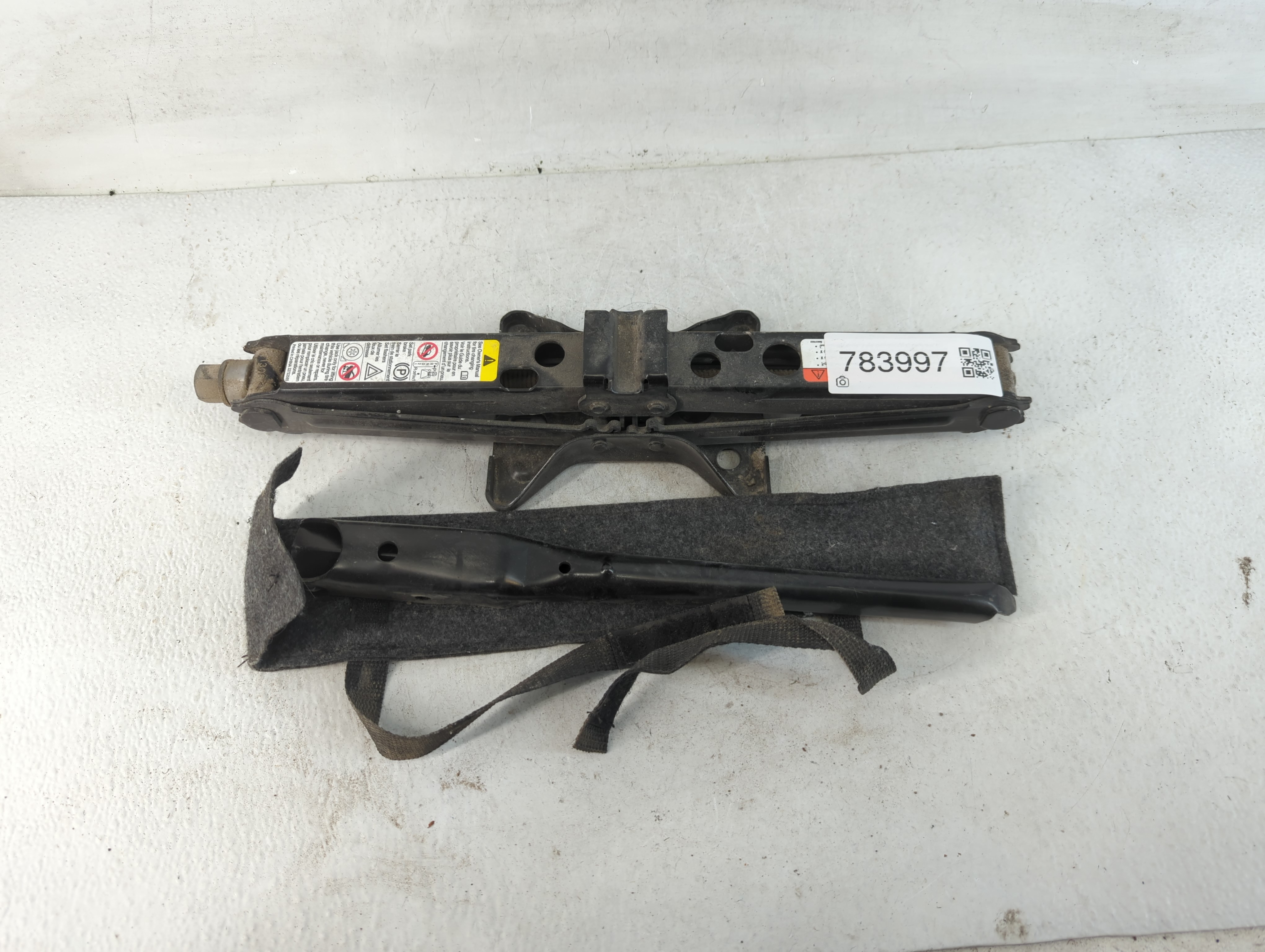 2015 Chevrolet Captiva Sport Spare Scissor Car Jack 783997 - Oemusedautoparts1.com