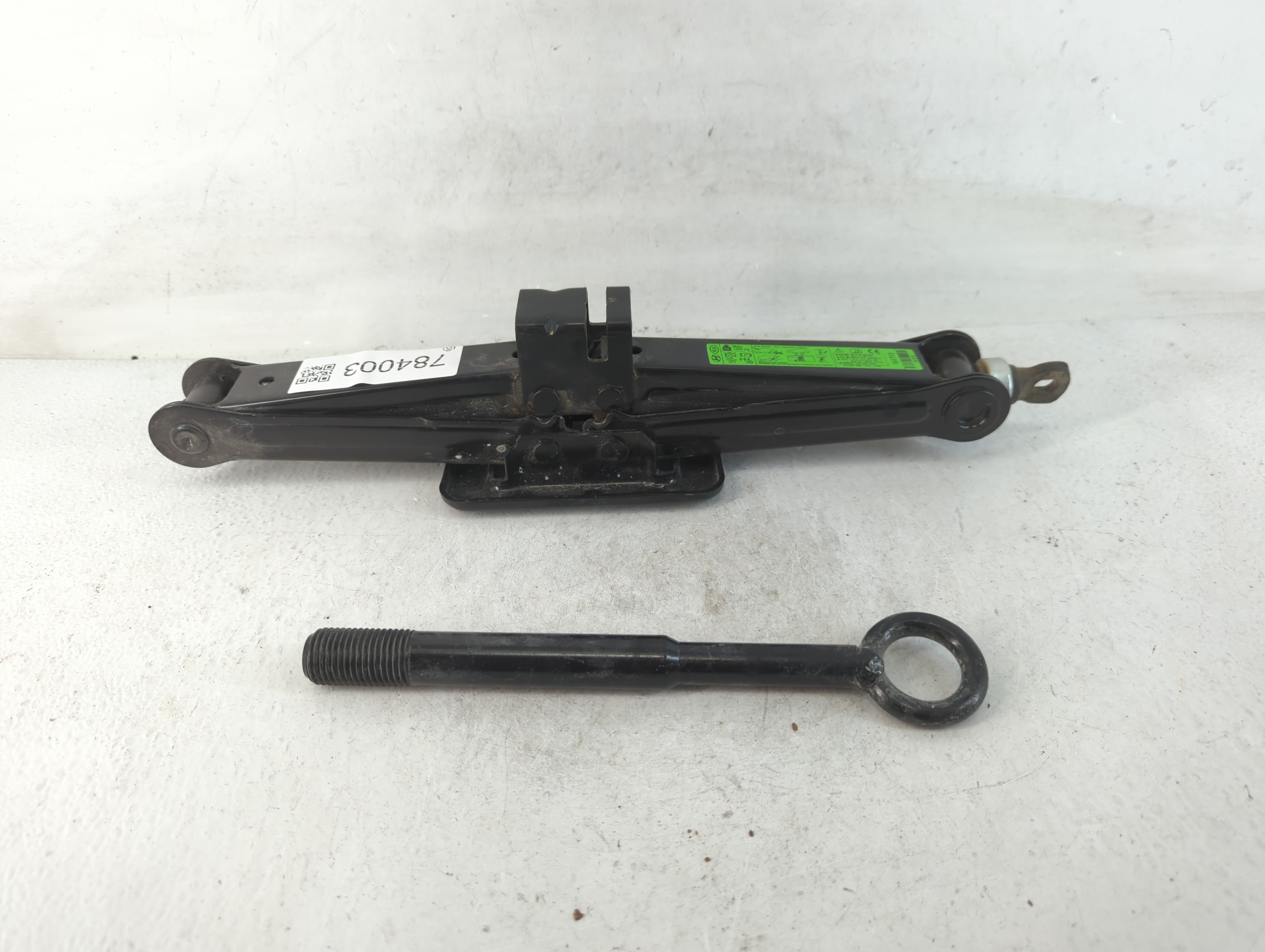 2017 Hyundai Santa Fe Spare Scissor Car Jack 784003 - Oemusedautoparts1.com