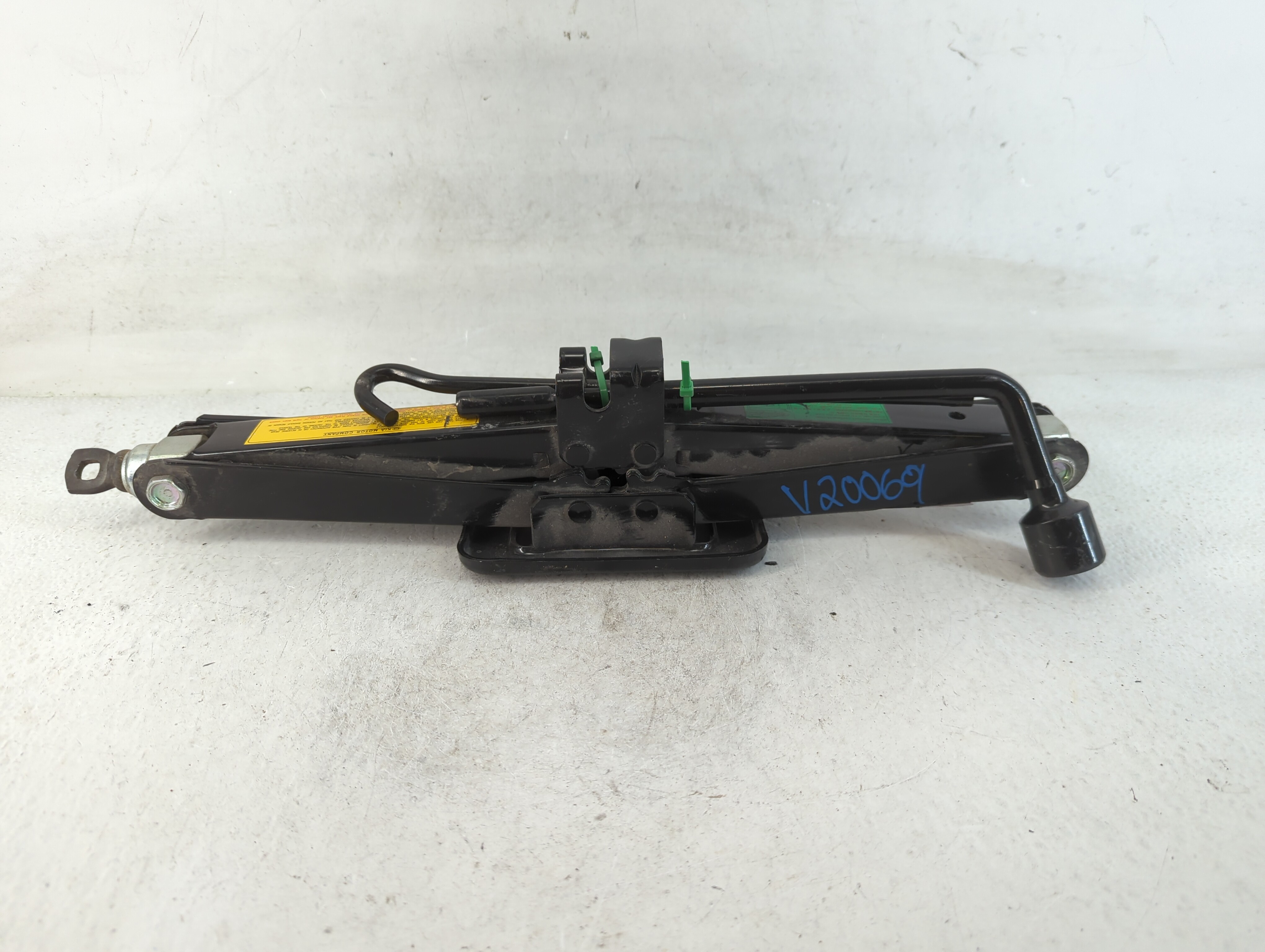 2011 Kia Sorento Spare Scissor Car Jack 784006 - Oemusedautoparts1.com