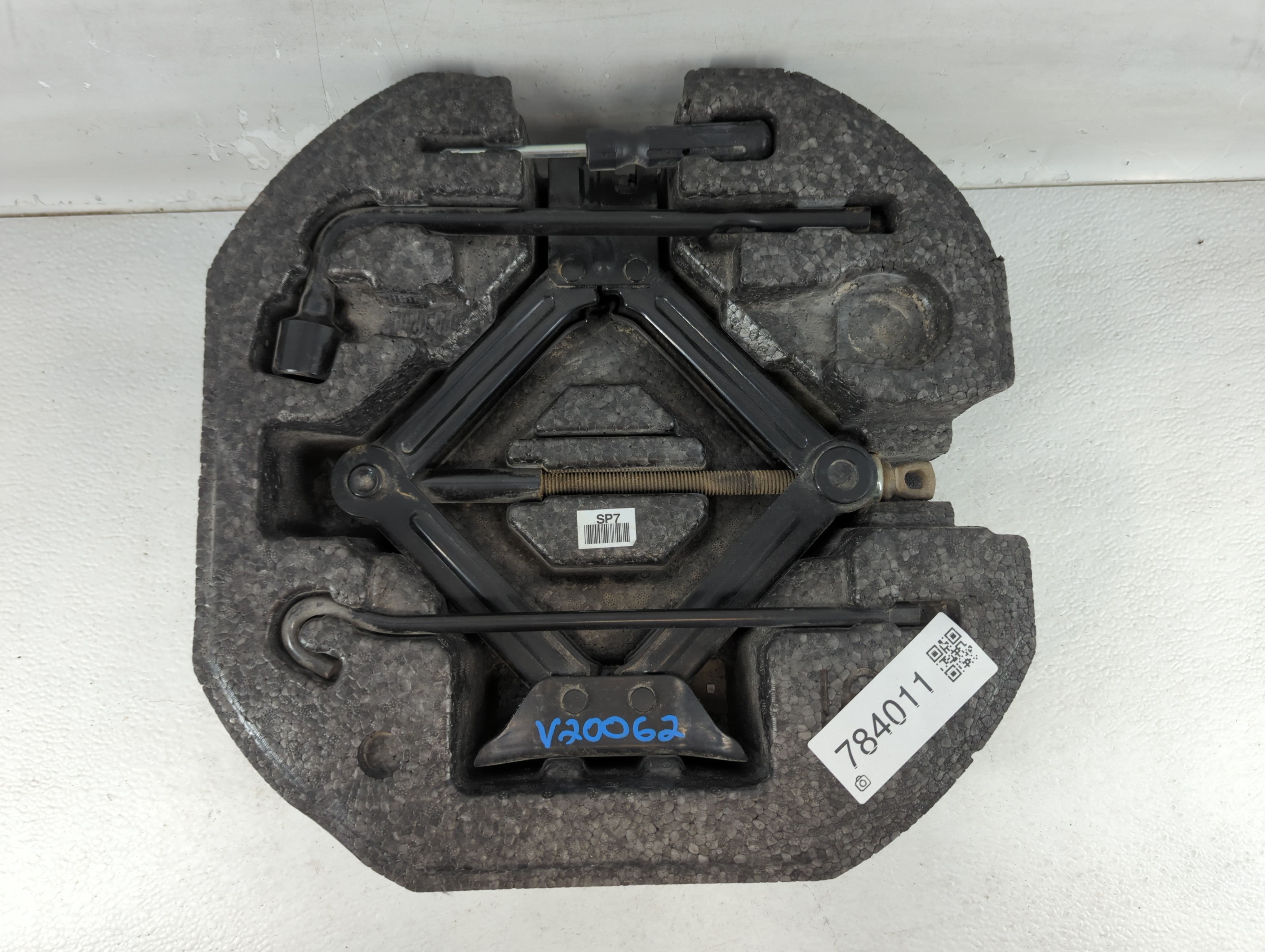 2019 Hyundai Kona Spare Scissor Car Jack 784011 - Oemusedautoparts1.com