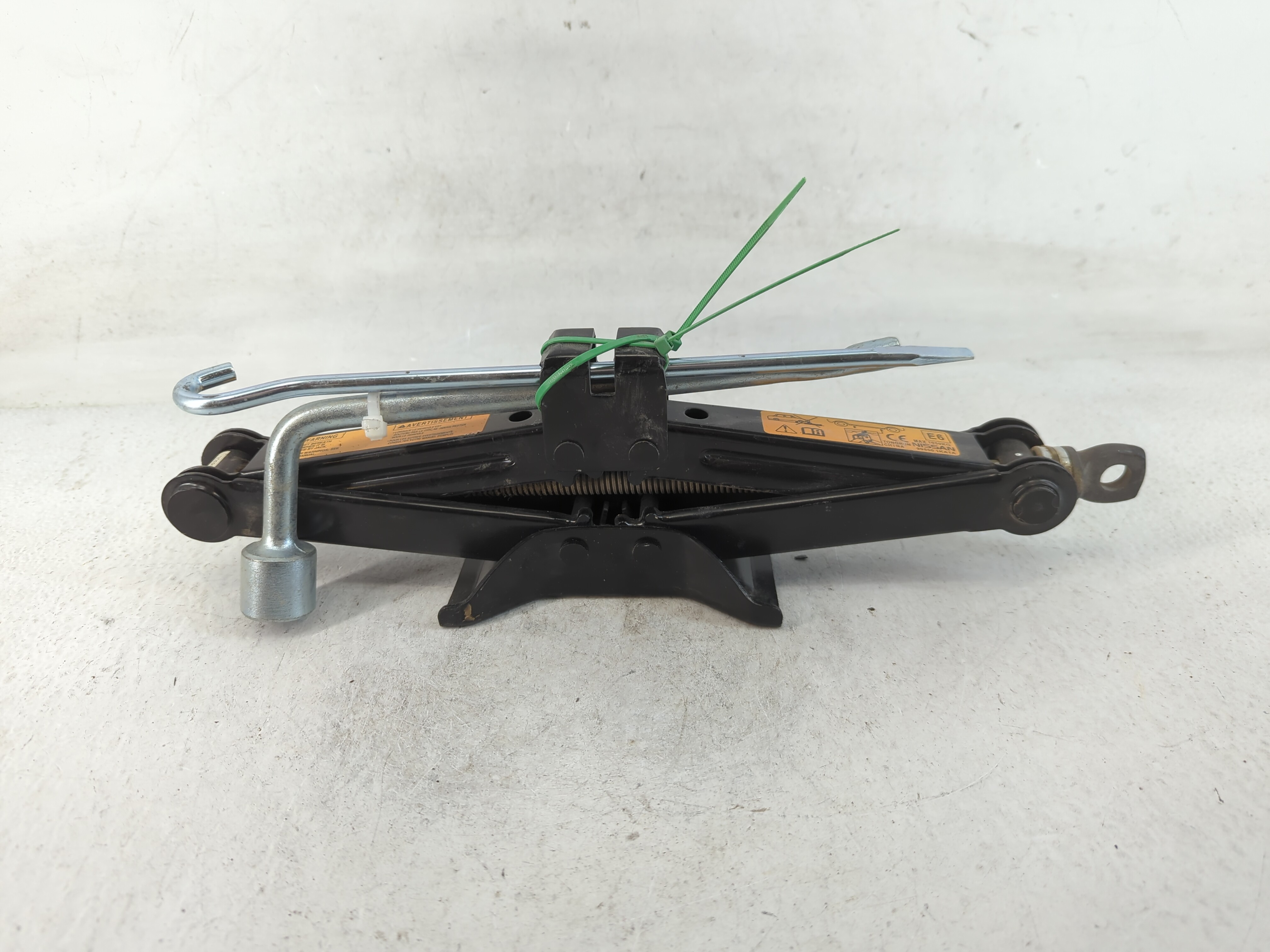 2014 Nissan Juke Spare Scissor Car Jack 784013 - Oemusedautoparts1.com