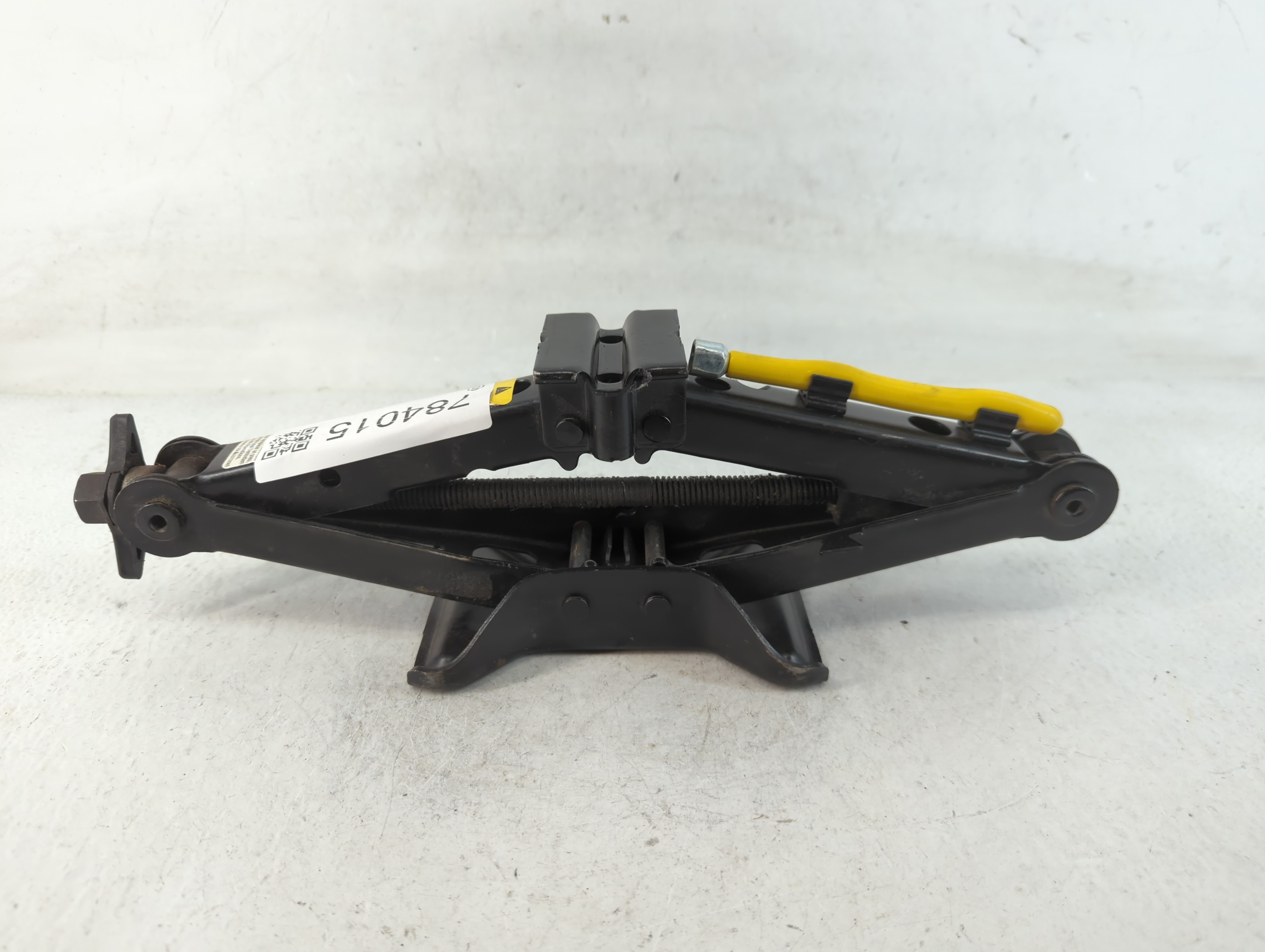 2011 Chevrolet Malibu Spare Scissor Car Jack 784015 - Oemusedautoparts1.com