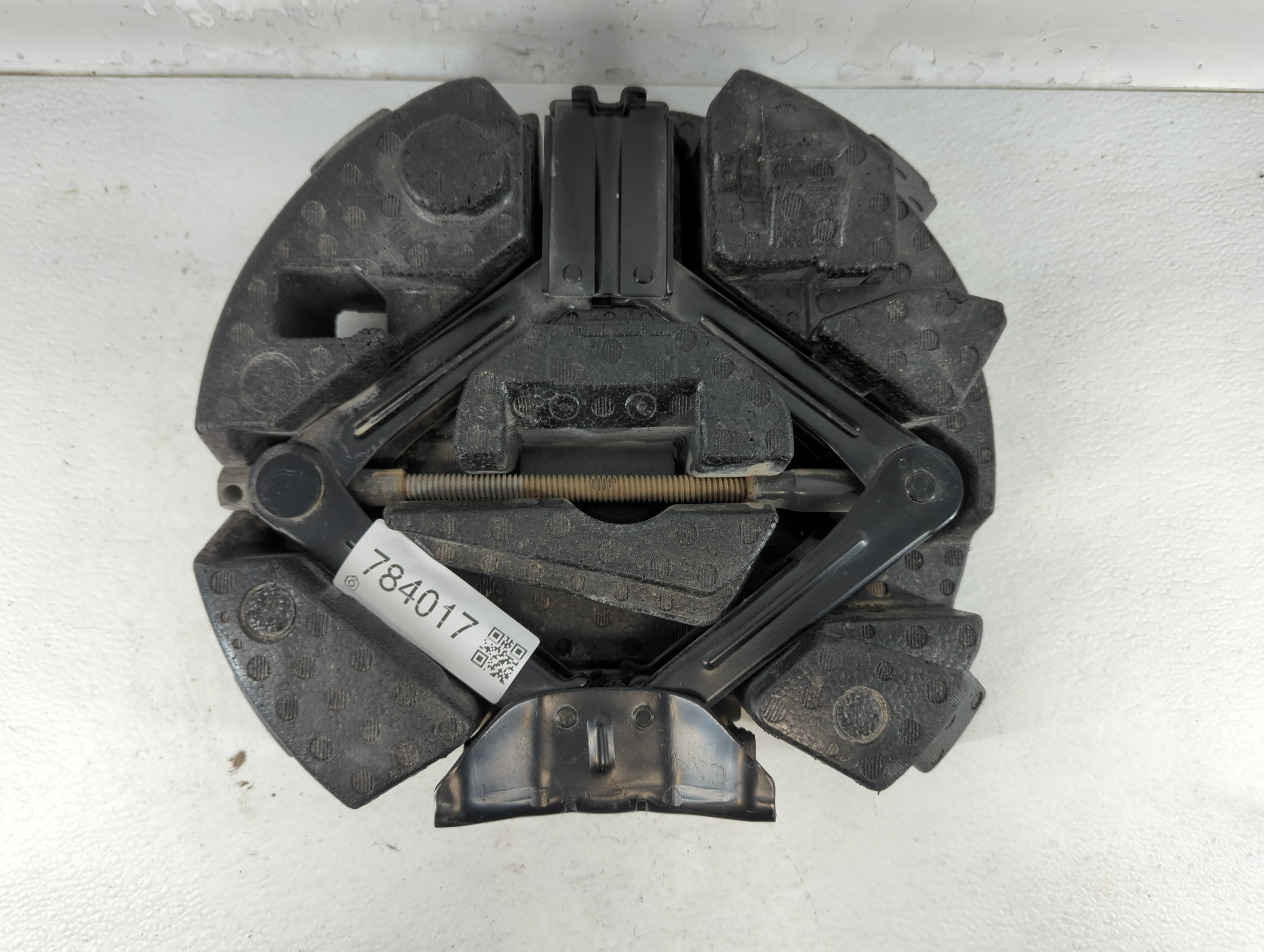2013 Ford Escape Spare Scissor Car Jack 784017 - Oemusedautoparts1.com