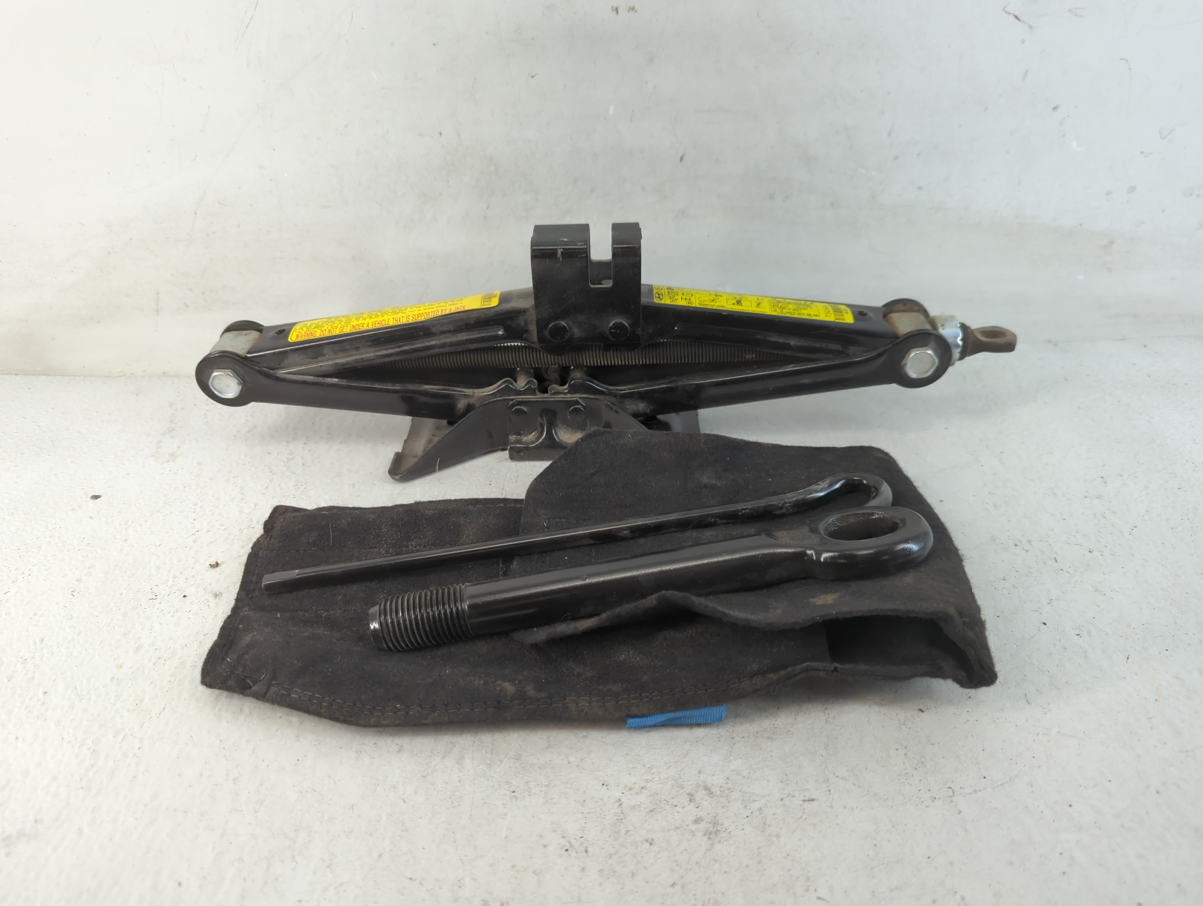 2016 Kia Sportage Spare Scissor Car Jack 784023 - Oemusedautoparts1.com