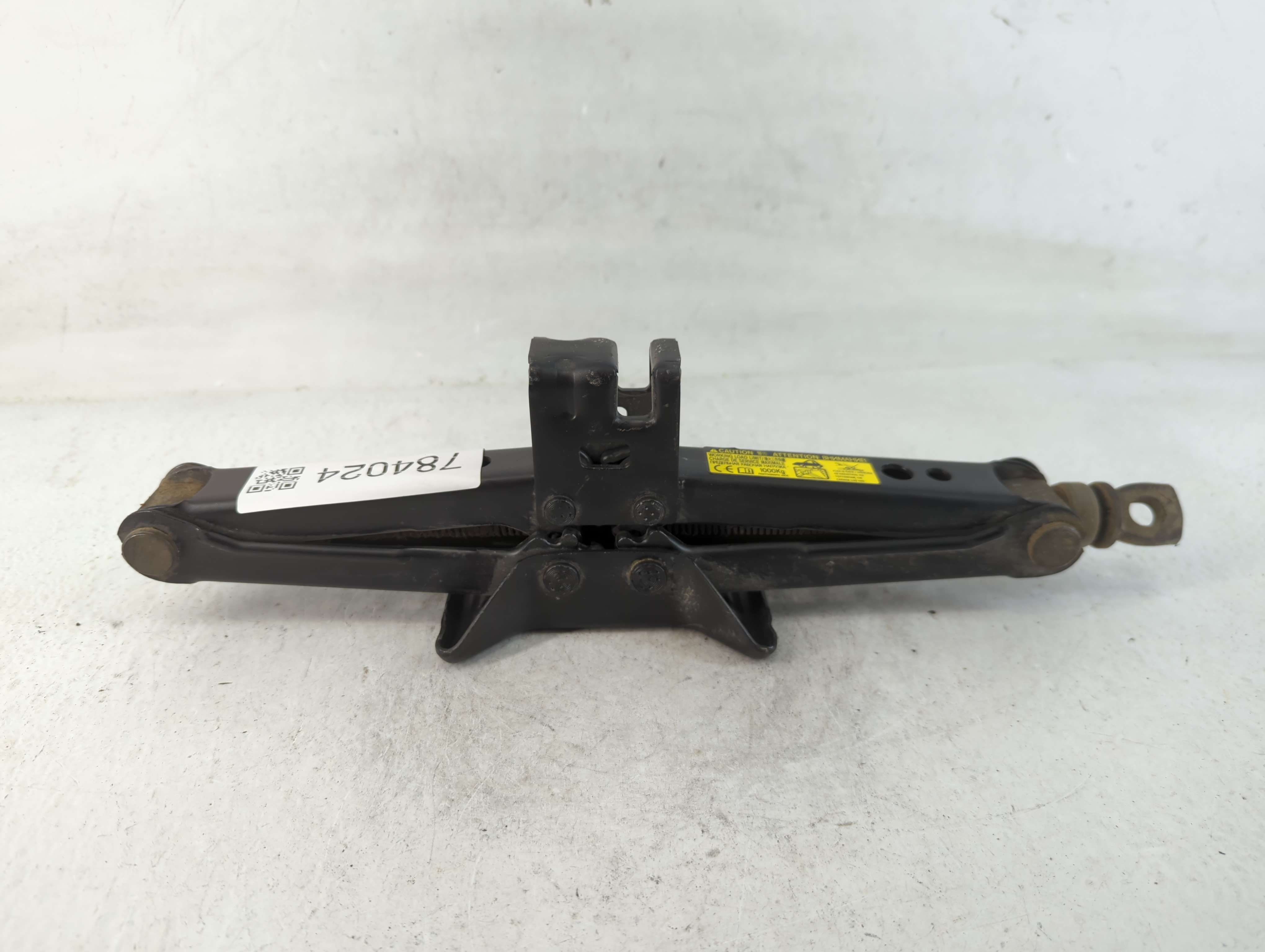 2014 Toyota Camry Spare Scissor Car Jack 784024 - Oemusedautoparts1.com