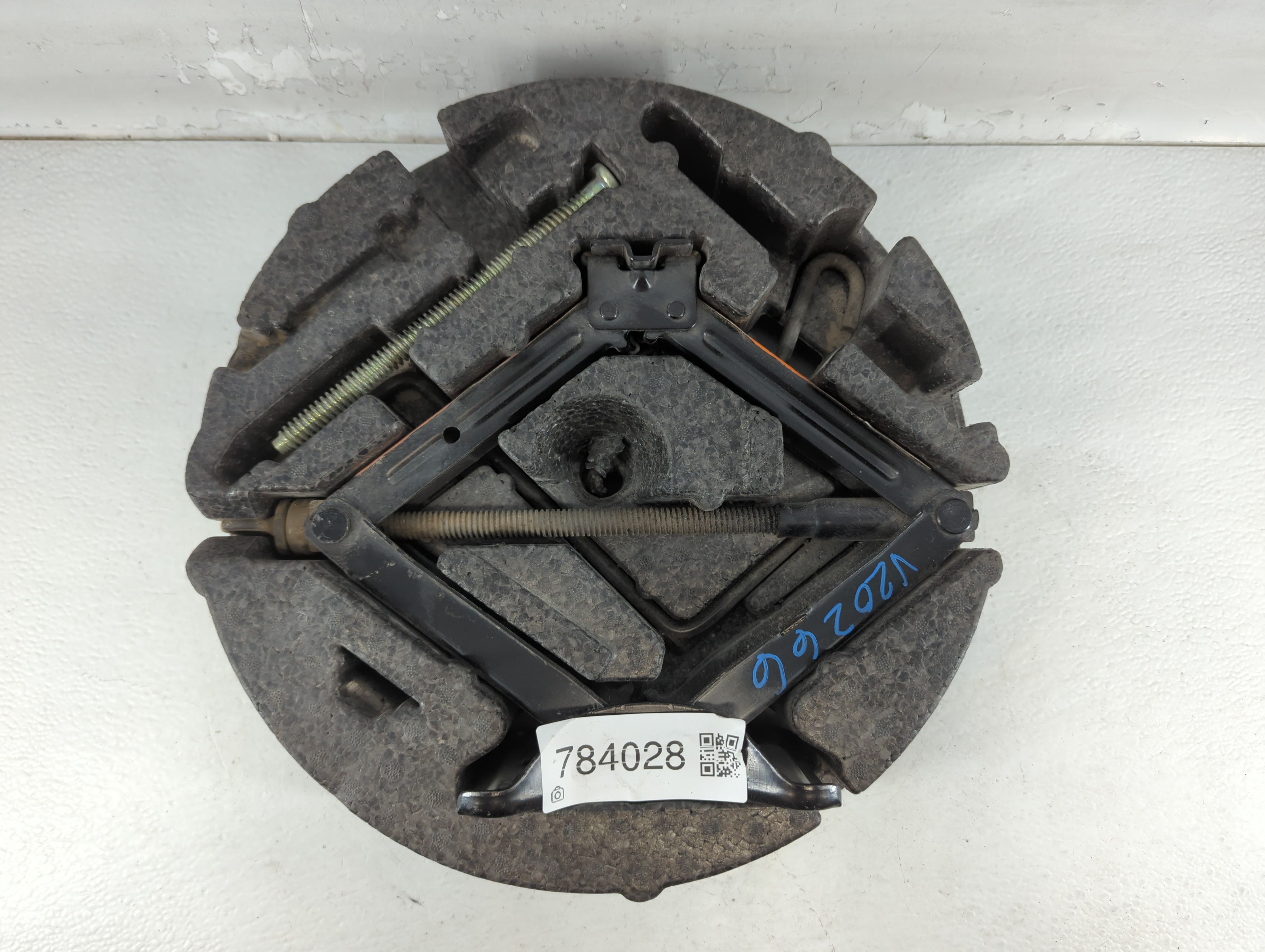 2010 Buick Lacrosse Spare Scissor Car Jack 784028 - Oemusedautoparts1.com