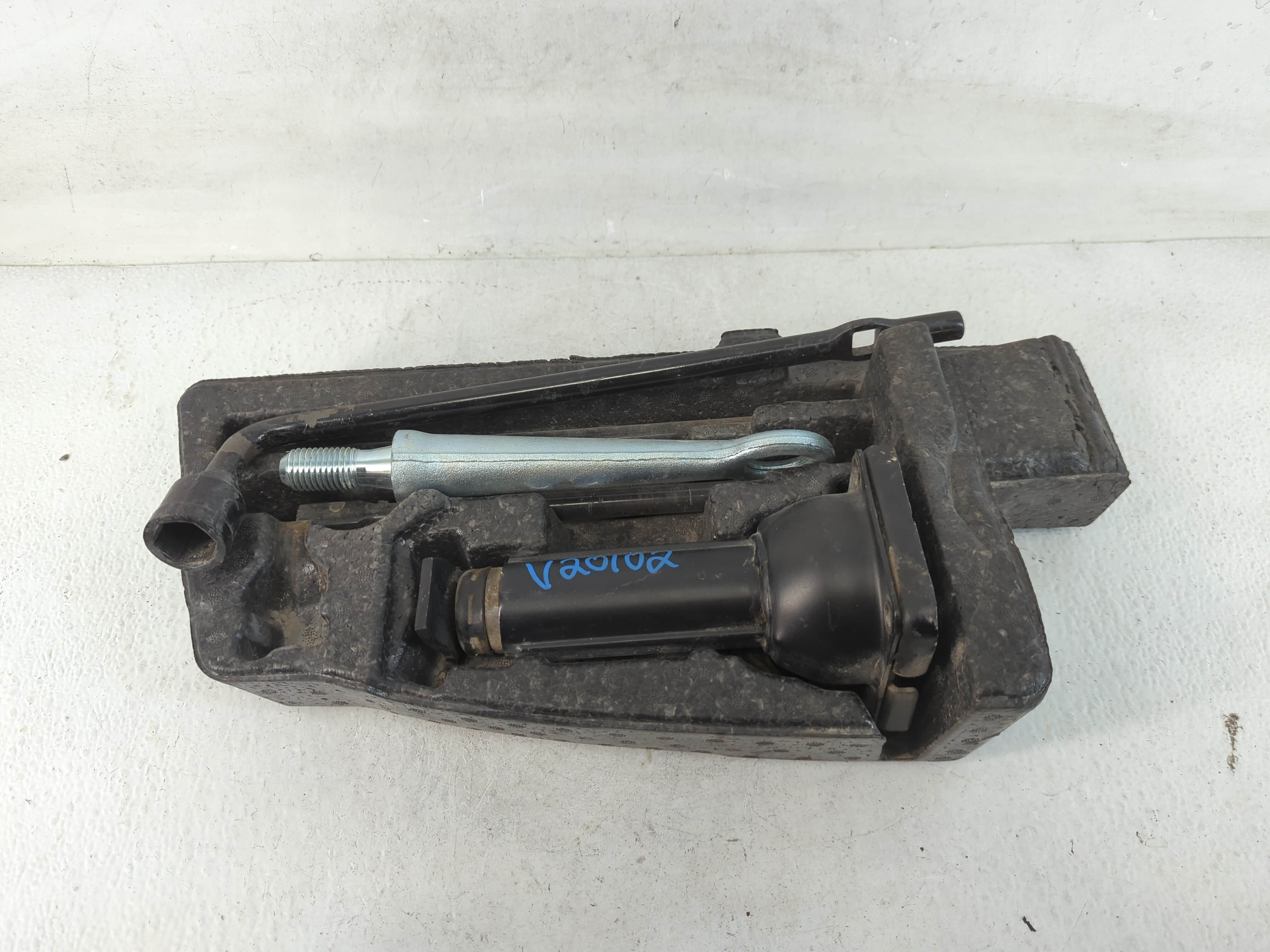2013 Honda Pilot Spare Scissor Car Jack 784030 - Oemusedautoparts1.com
