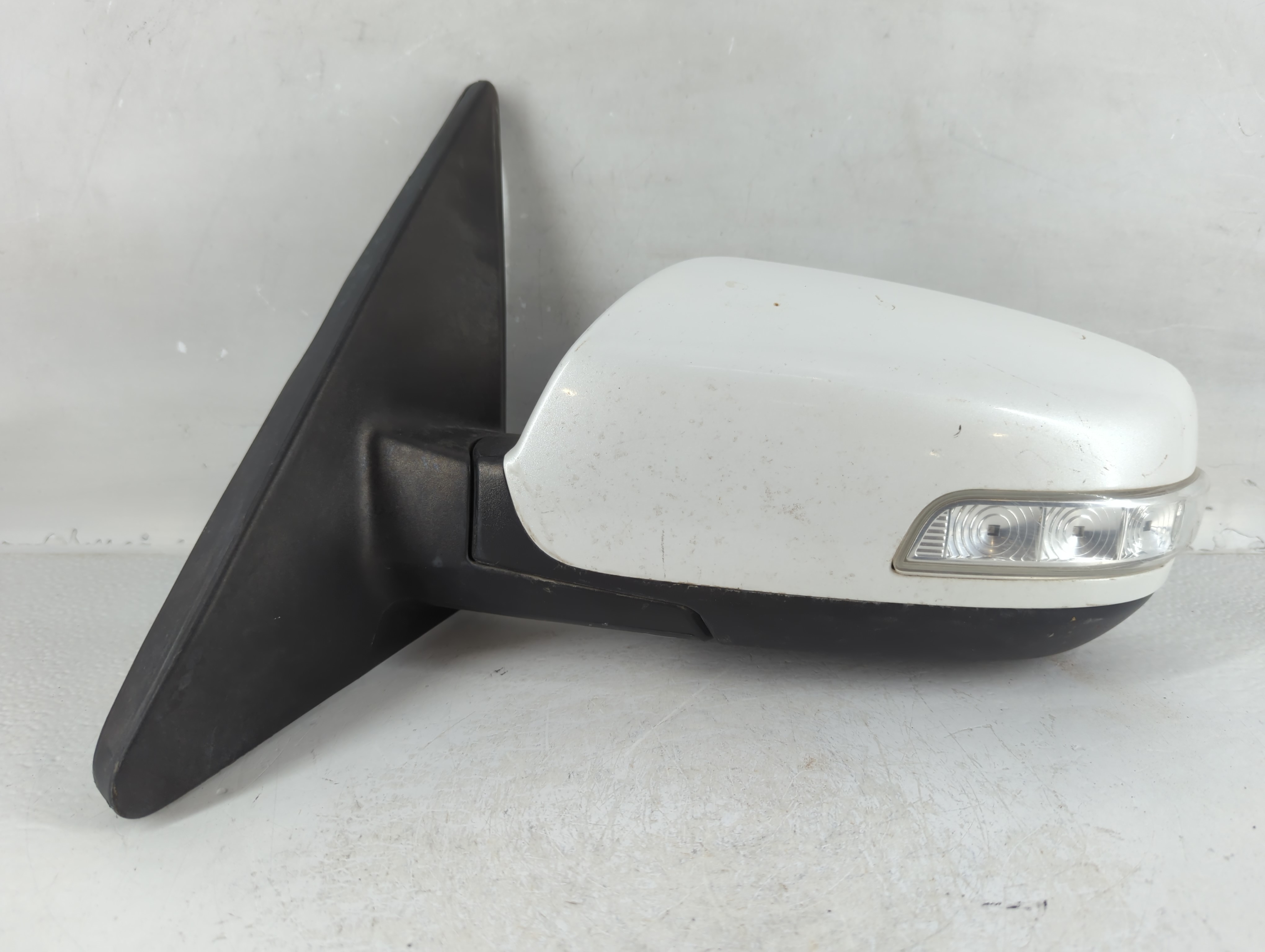 2011-2015 Kia Sorento Driver Left Side View Power Door Mirror White 784246 - Oemusedautoparts1.com