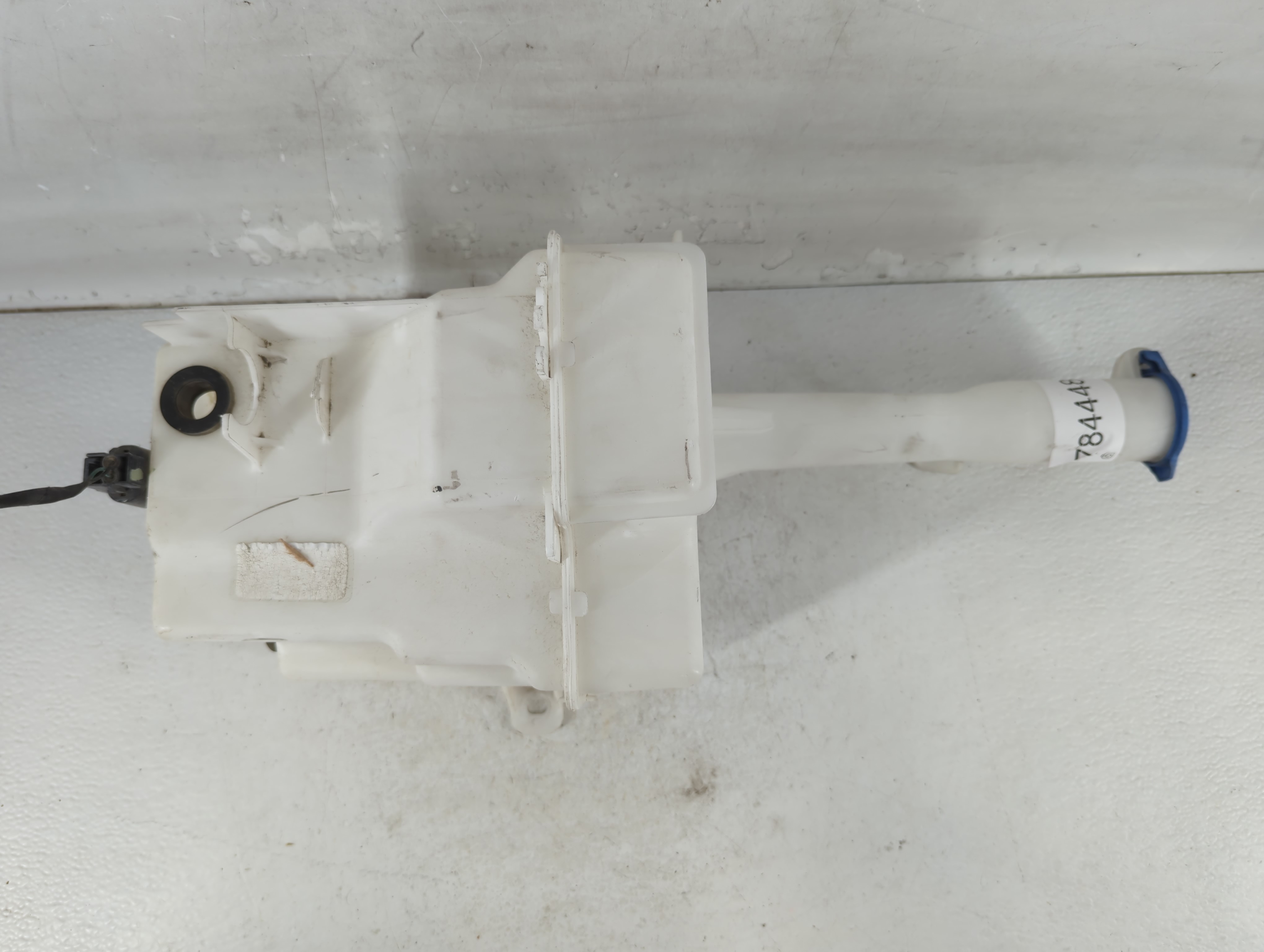 2011-2015 Hyundai Sonata Windshield Washer Fluid Reservoir Bottle Oem 784448 - Oemusedautoparts1.com