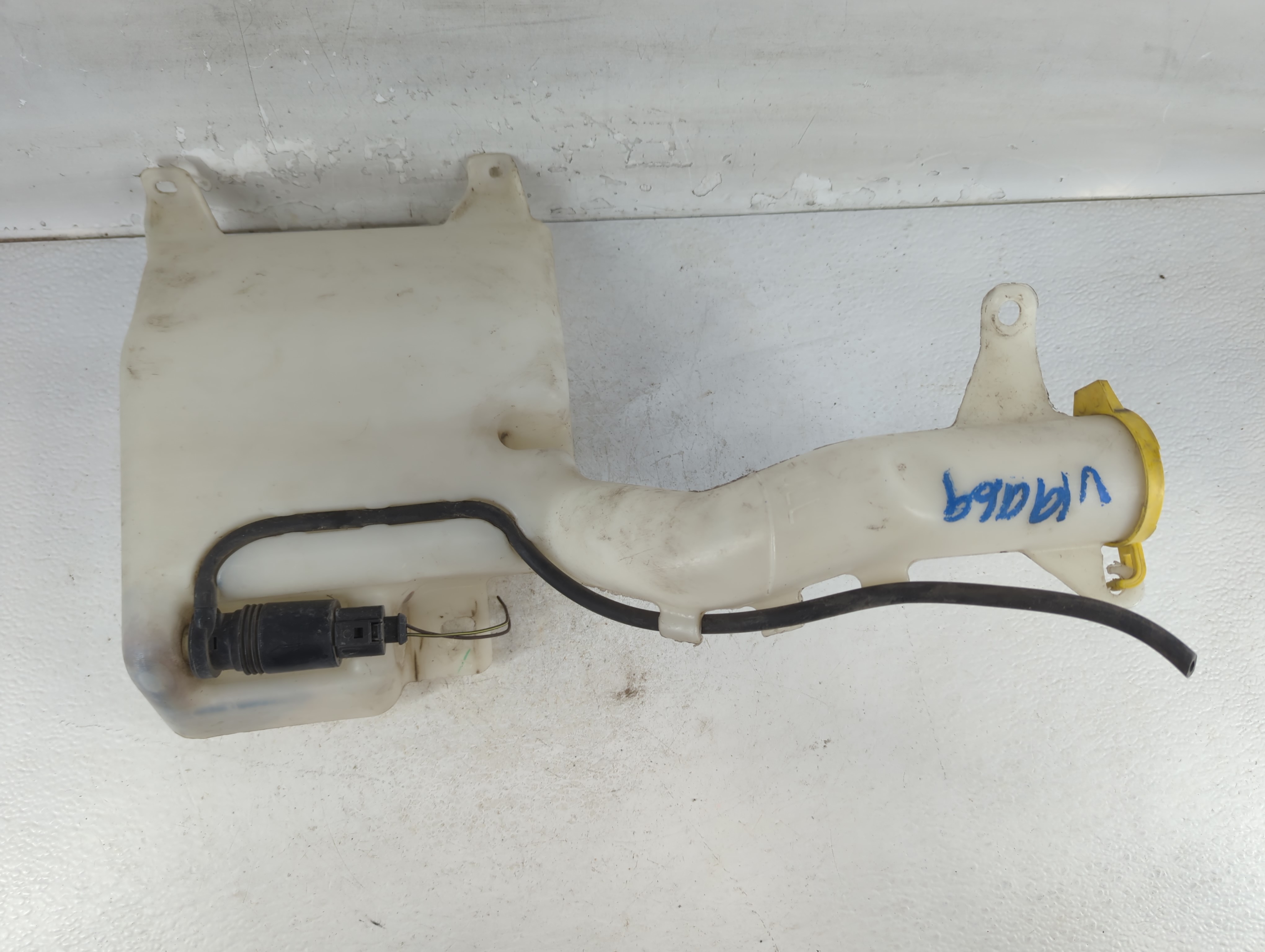 2011-2014 Chrysler 200 Windshield Washer Fluid Reservoir Bottle Oem 784457 - Oemusedautoparts1.com