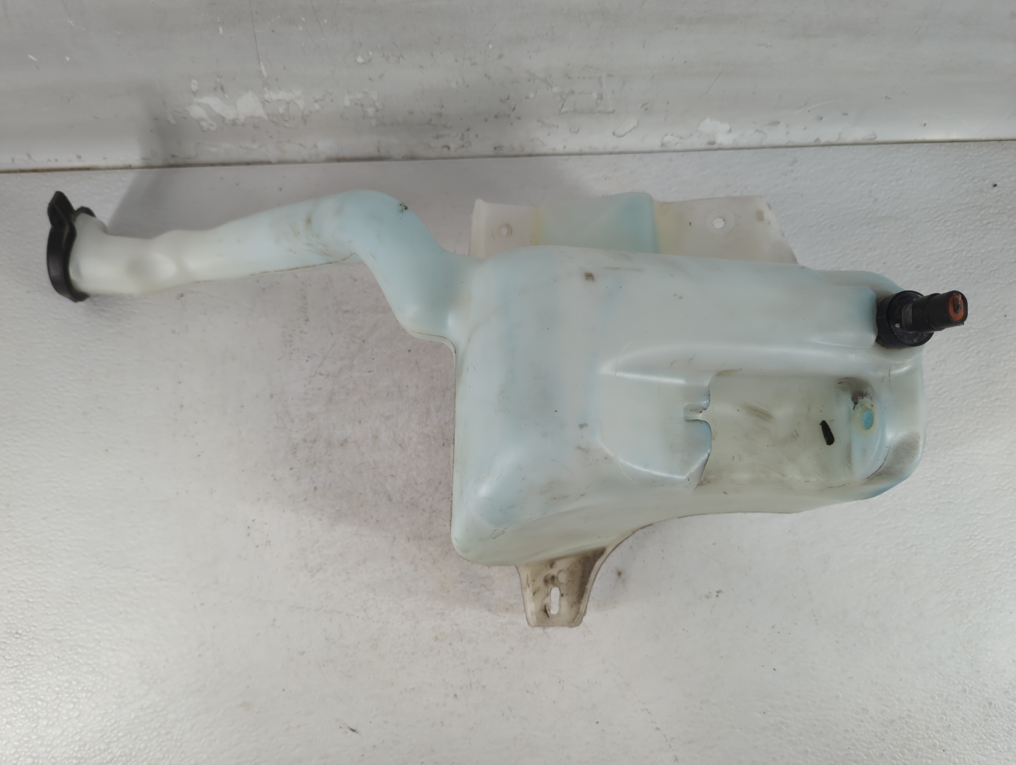 2006-2011 Buick Lucerne Windshield Washer Fluid Reservoir Bottle Oem 784465 - Oemusedautoparts1.com