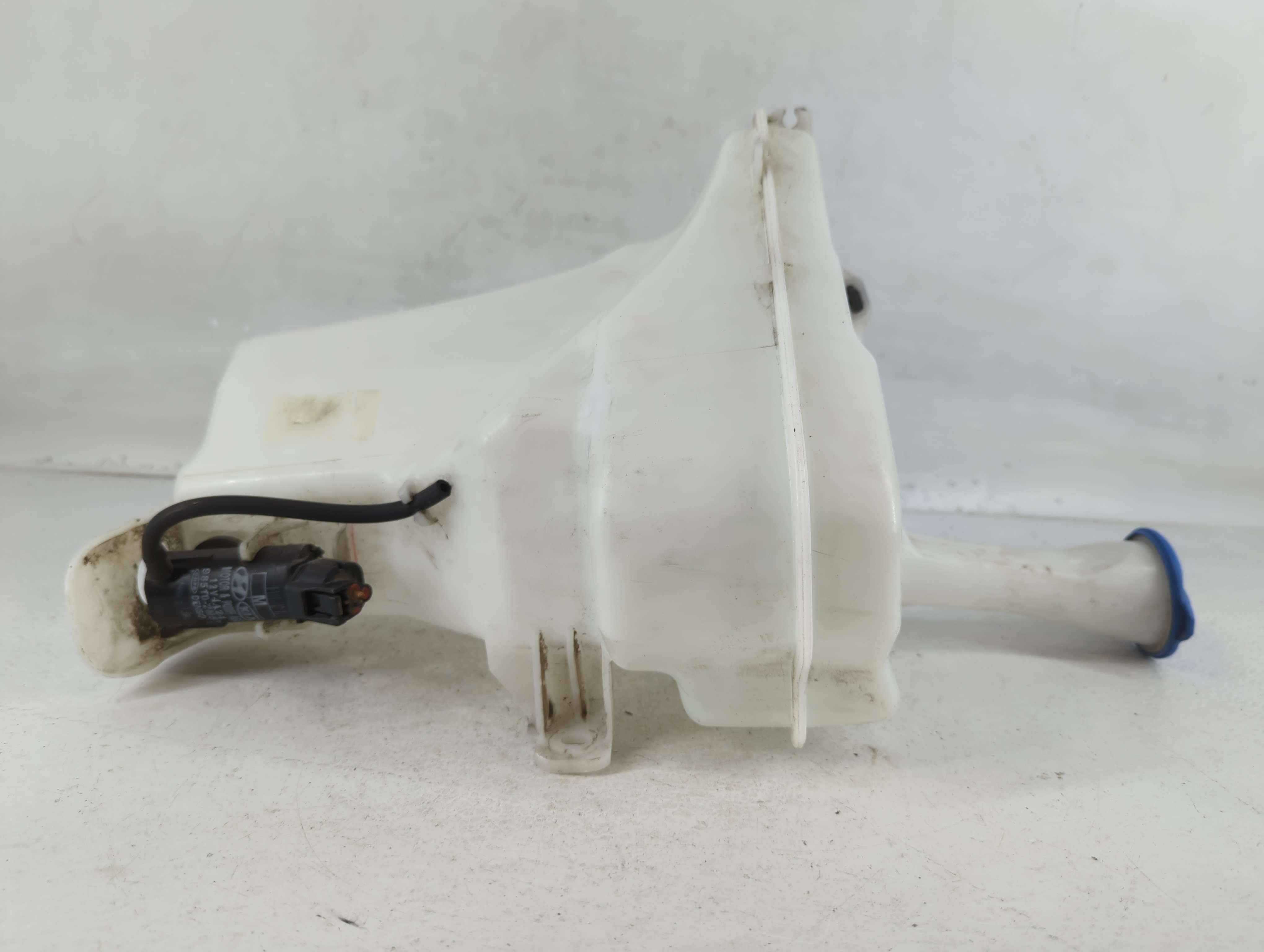 2014-2016 Hyundai Elantra Windshield Washer Fluid Reservoir Bottle Oem 784466 - Oemusedautoparts1.com