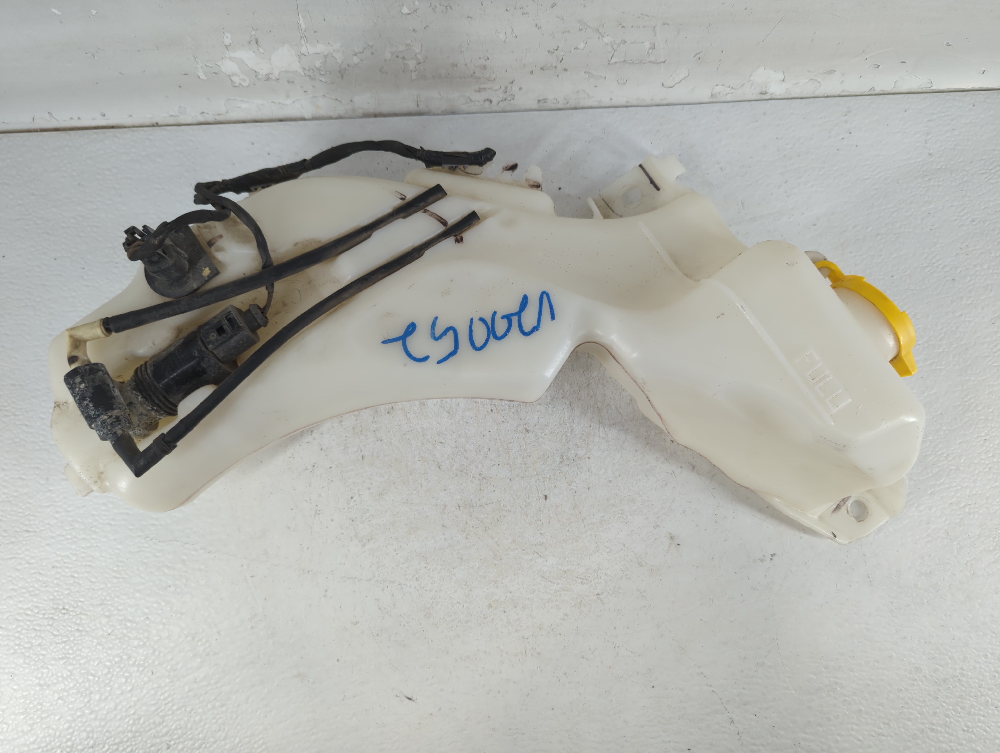 2018 Dodge Journey Windshield Washer Fluid Reservoir Bottle Oem 784468 - Oemusedautoparts1.com