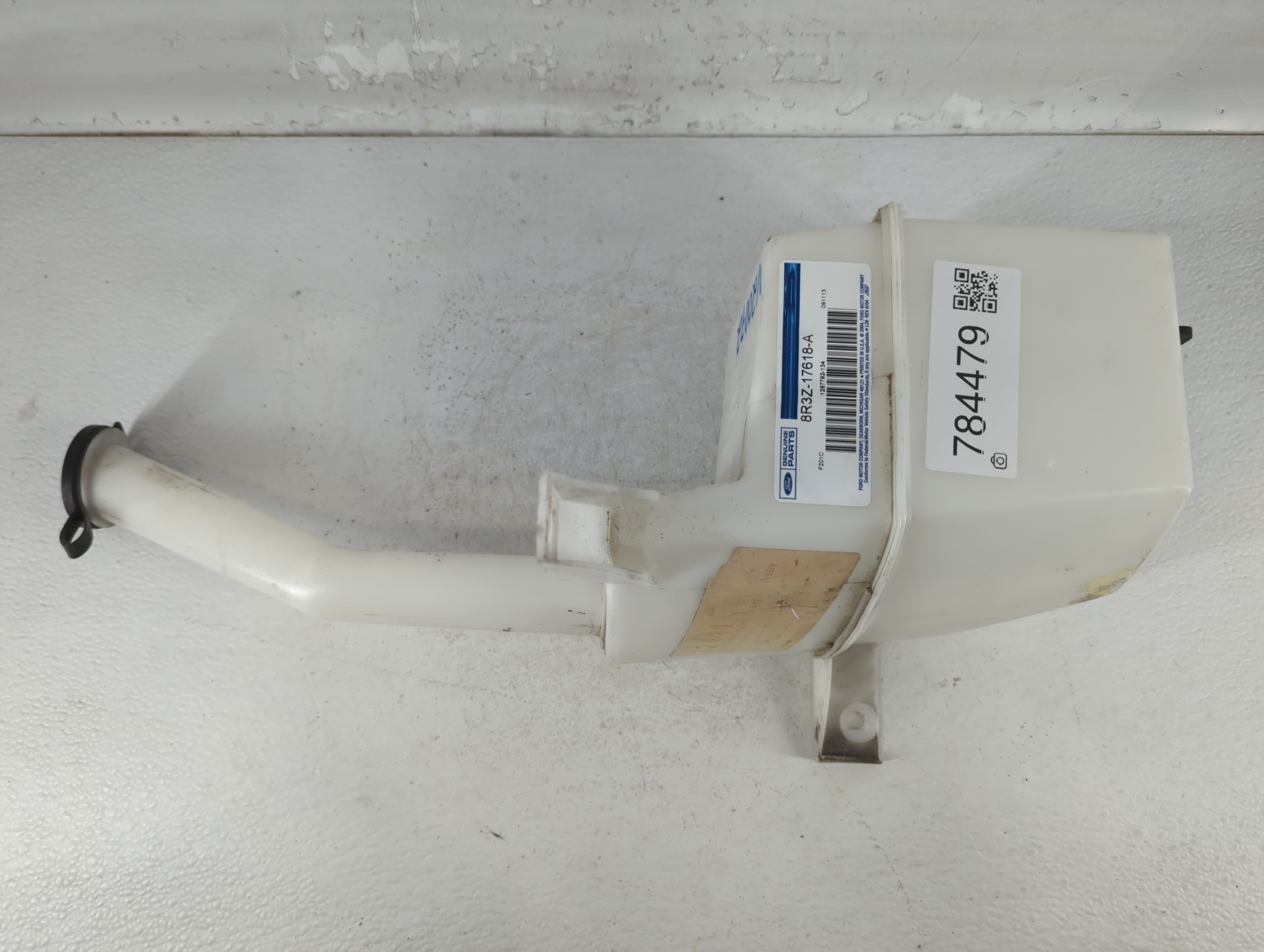 2005-2009 Ford Mustang Windshield Washer Fluid Reservoir Bottle Oem 784479 - Oemusedautoparts1.com