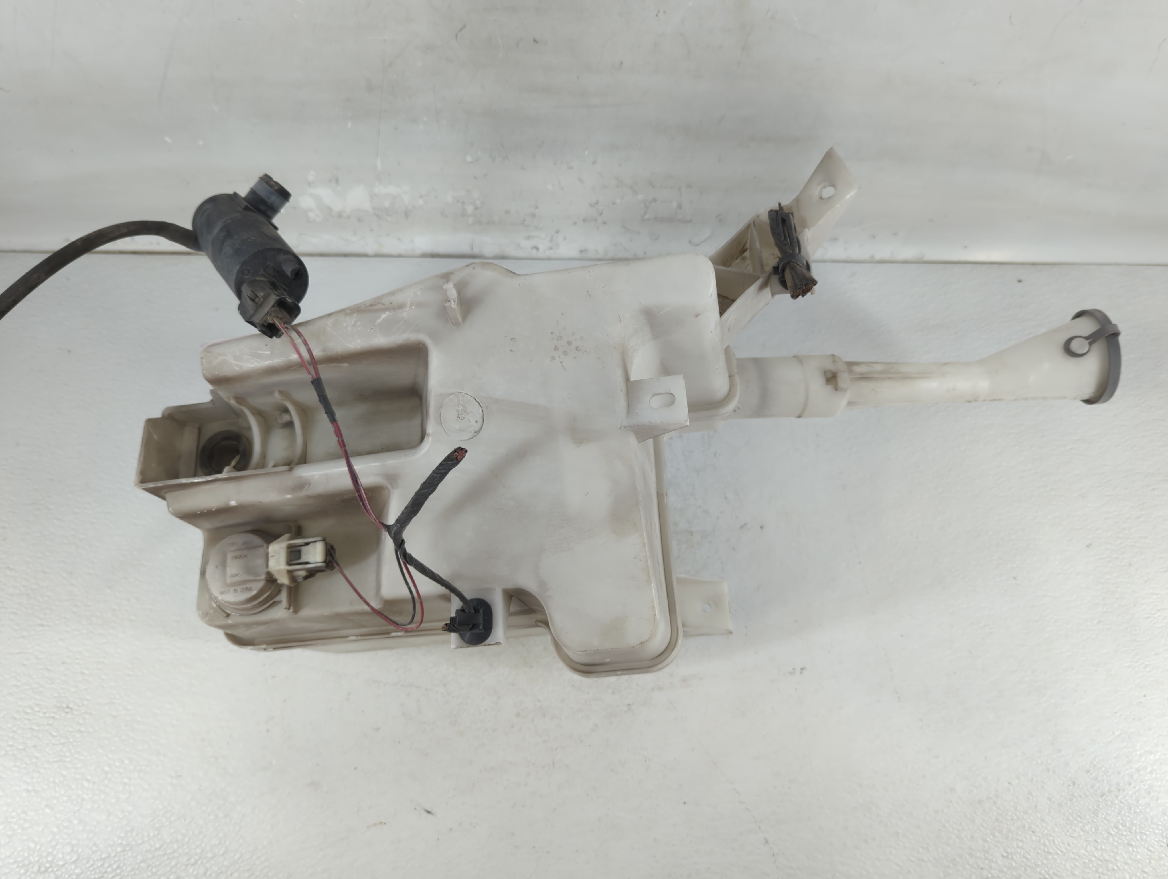 Picture of 2009-2014 Nissan Maxima Windshield Washer Fluid Reservoir Bottle Oem 784483
