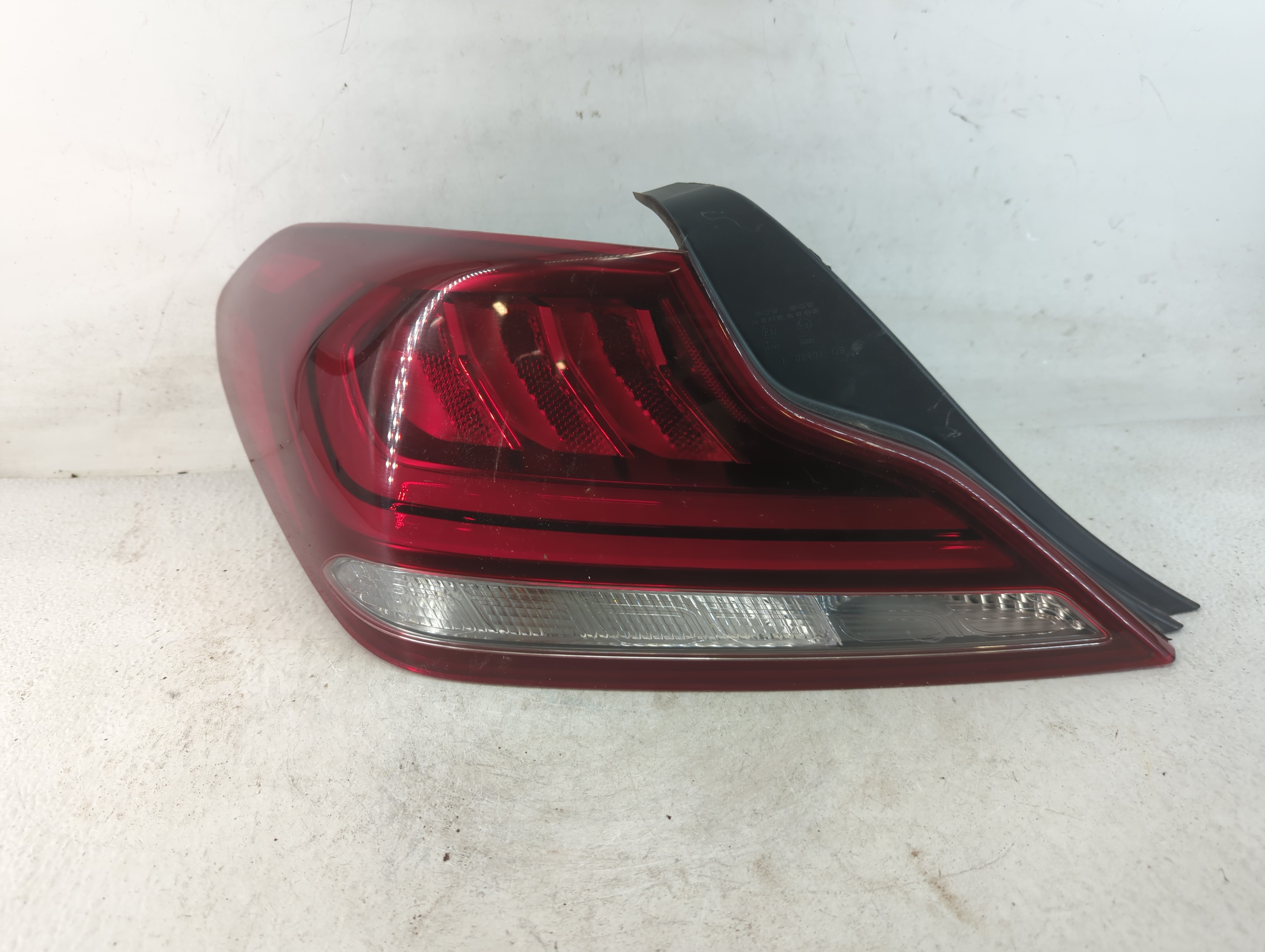 Picture of 2018 Hyundai Genesis Driver Left Side Tail Light Taillight Oem 784590