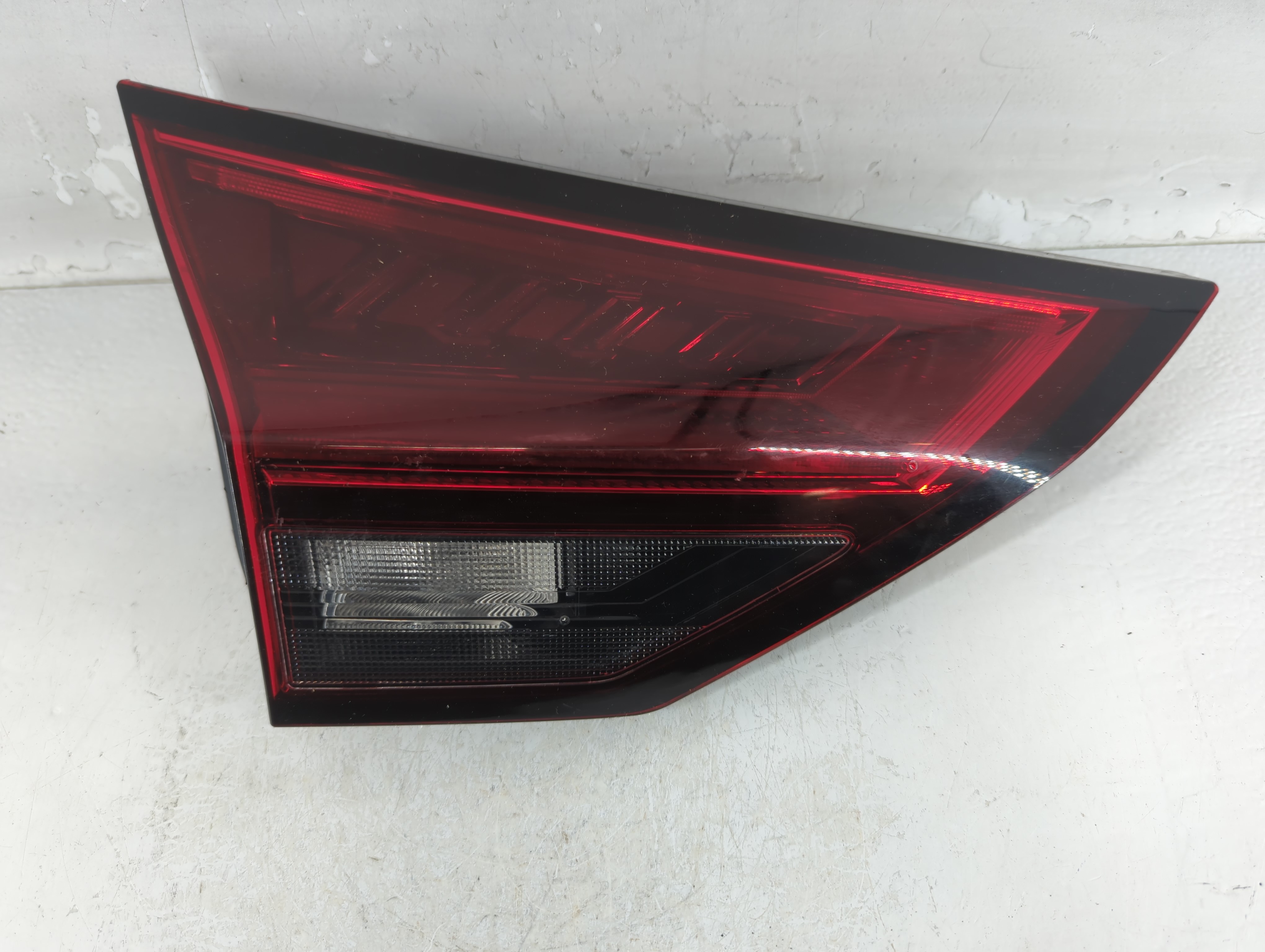 Picture of 2021-2022 Nissan Rogue Driver Left Side Tail Light Taillight Oem 784690