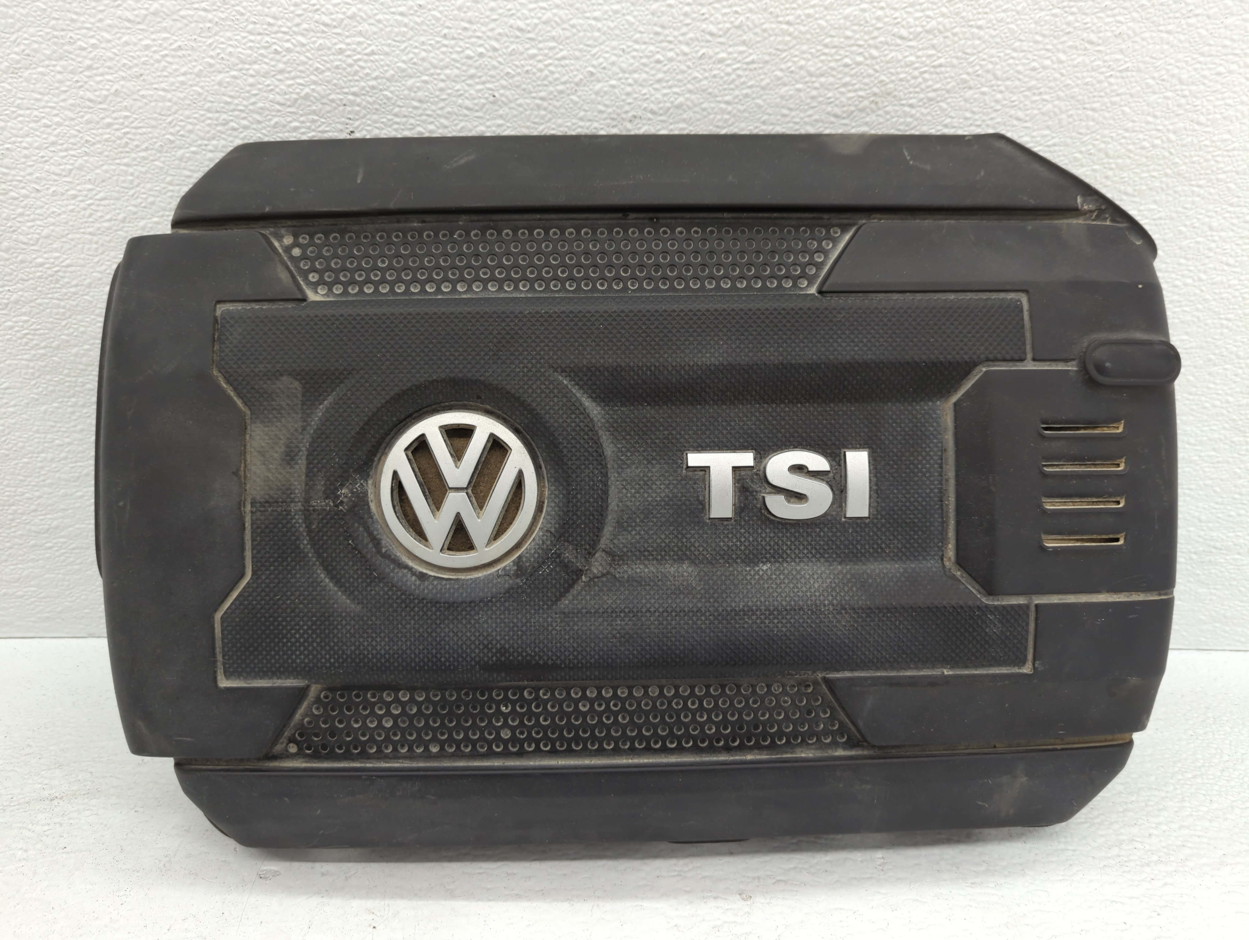 Picture of 2014 Volkswagen Beetle Engine Cover 784828
