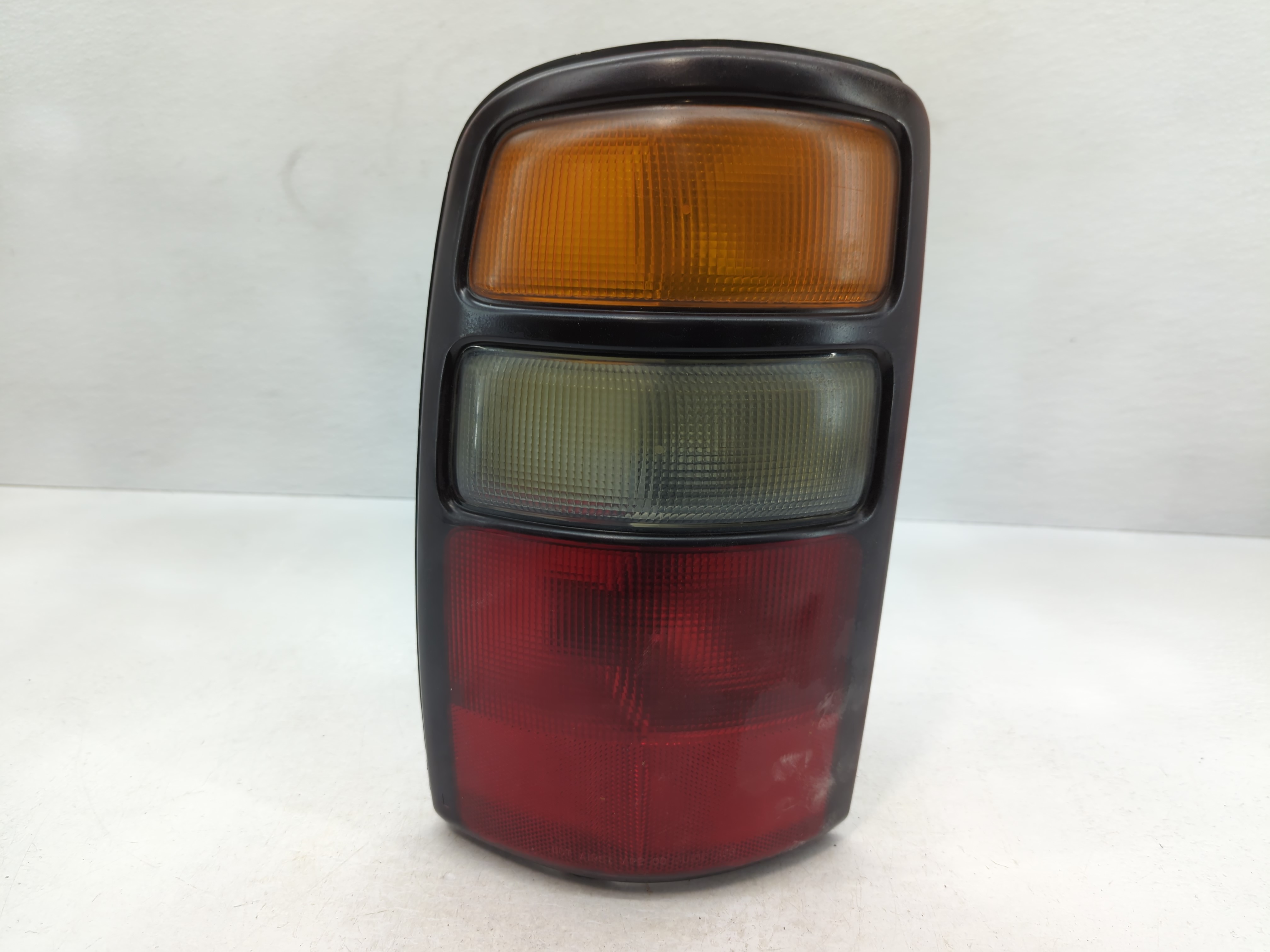 2004 Chevrolet Suburban 1500 Driver Left Side Tail Light Taillight Oem 784856 - Oemusedautoparts1.com
