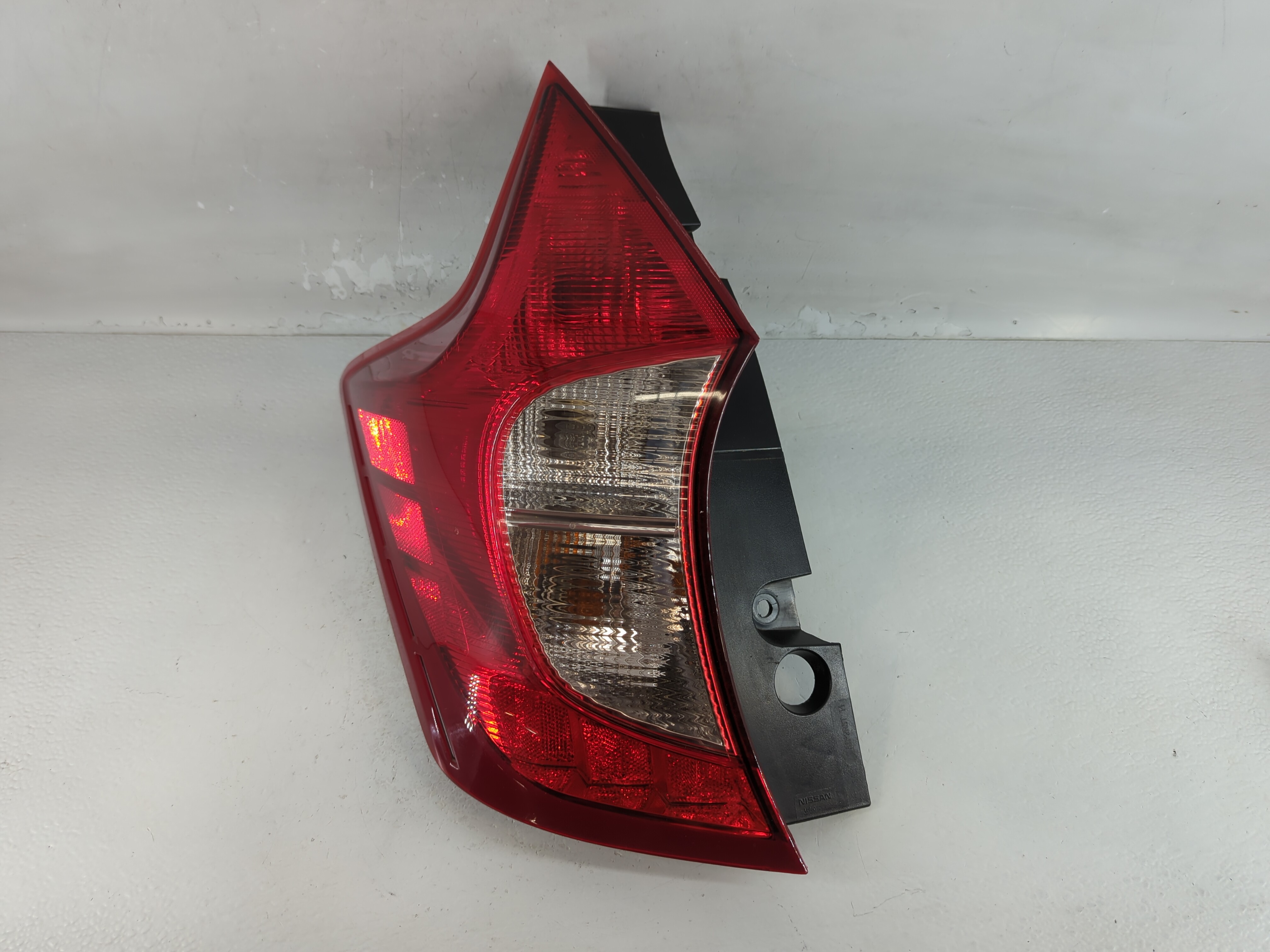 Nissan Versa Driver Left Side Tail Light Taillight Oem 784867 - Oemusedautoparts1.com