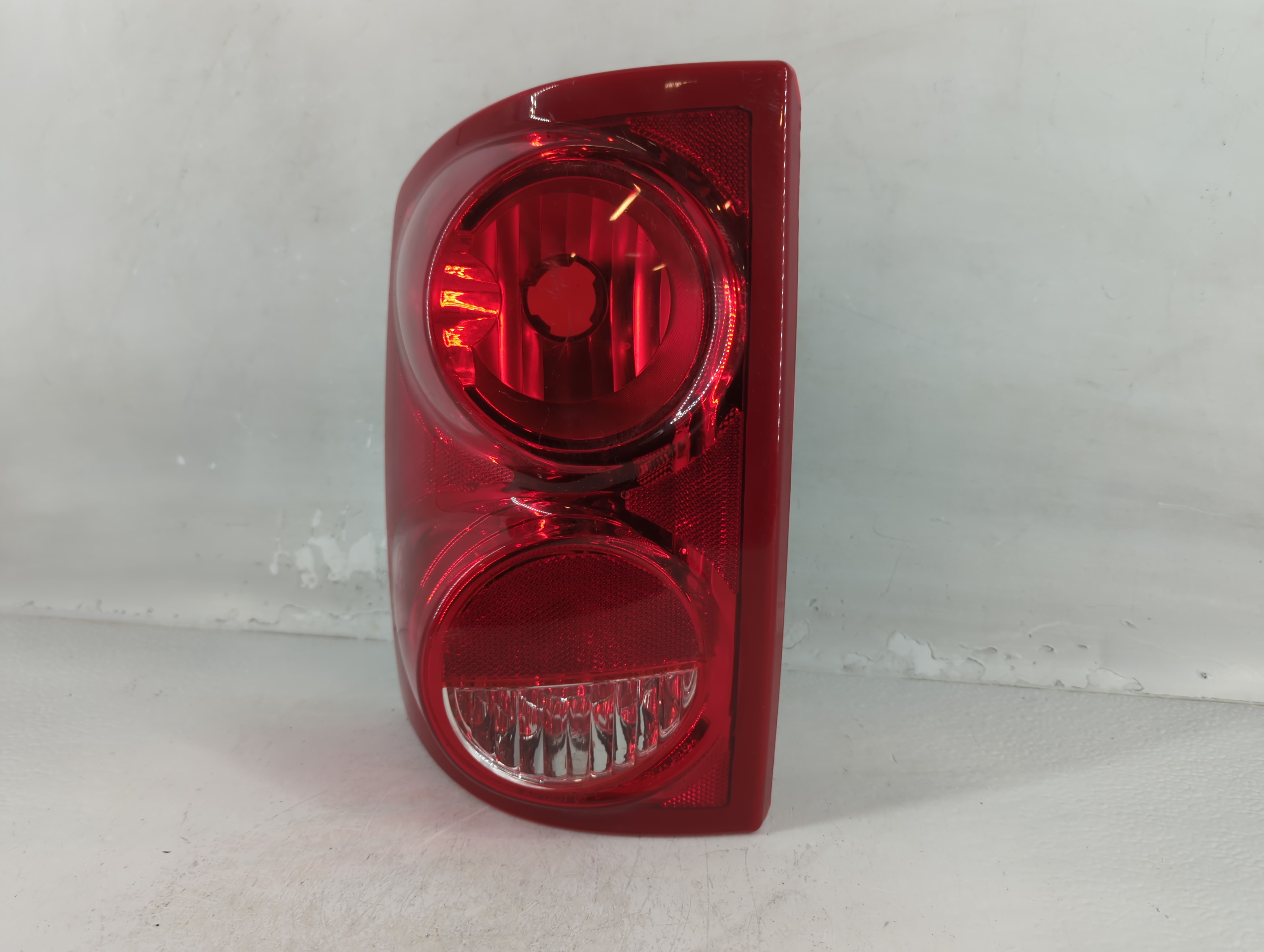 Picture of 2005-2011 Dodge Dakota Driver Left Side Tail Light Taillight Oem 784869