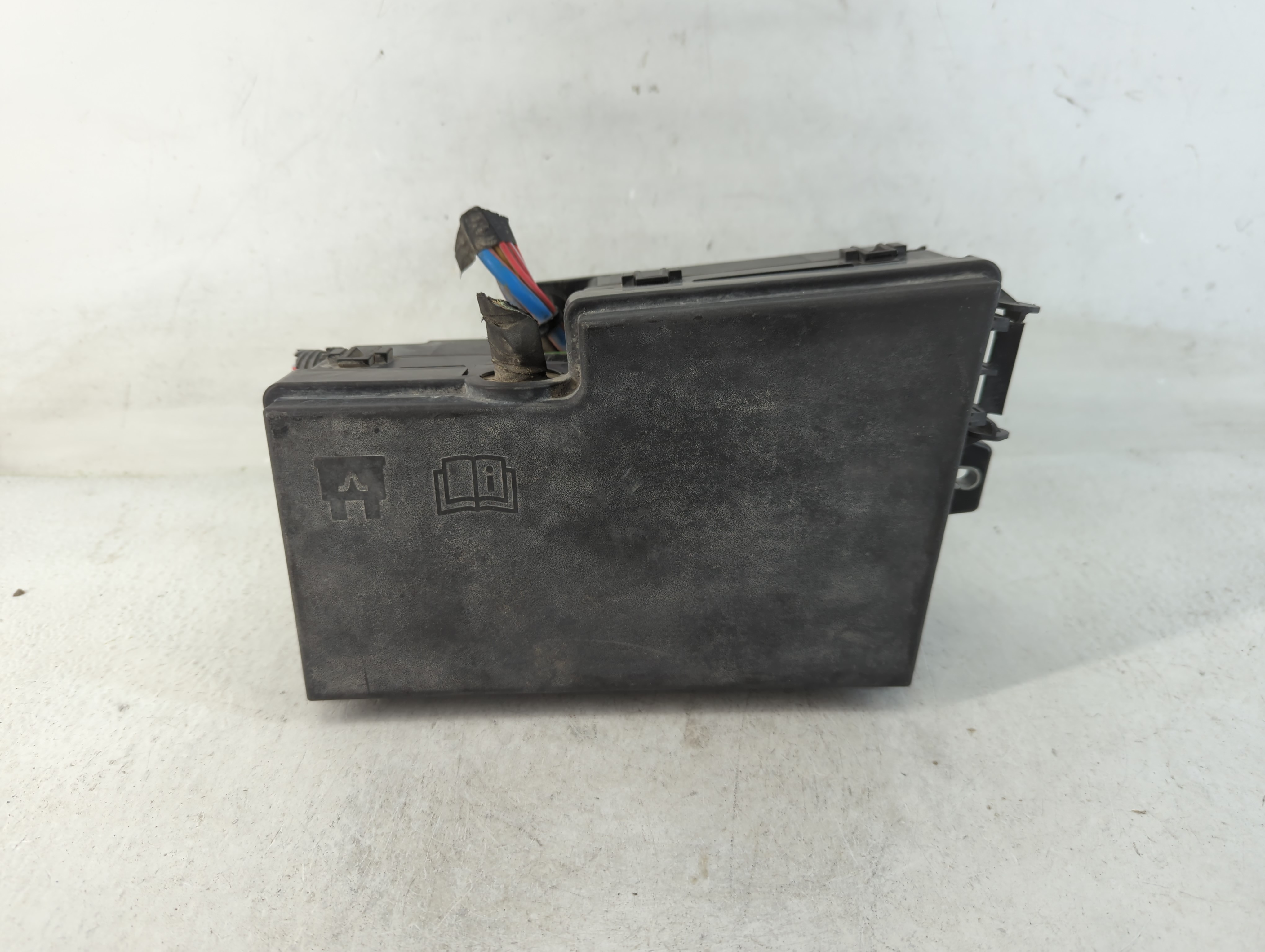 2013-2016 Ford Escape Fusebox Fuse Box Relay Module Av6t-14a067-ac 784933 - Oemusedautoparts1.com