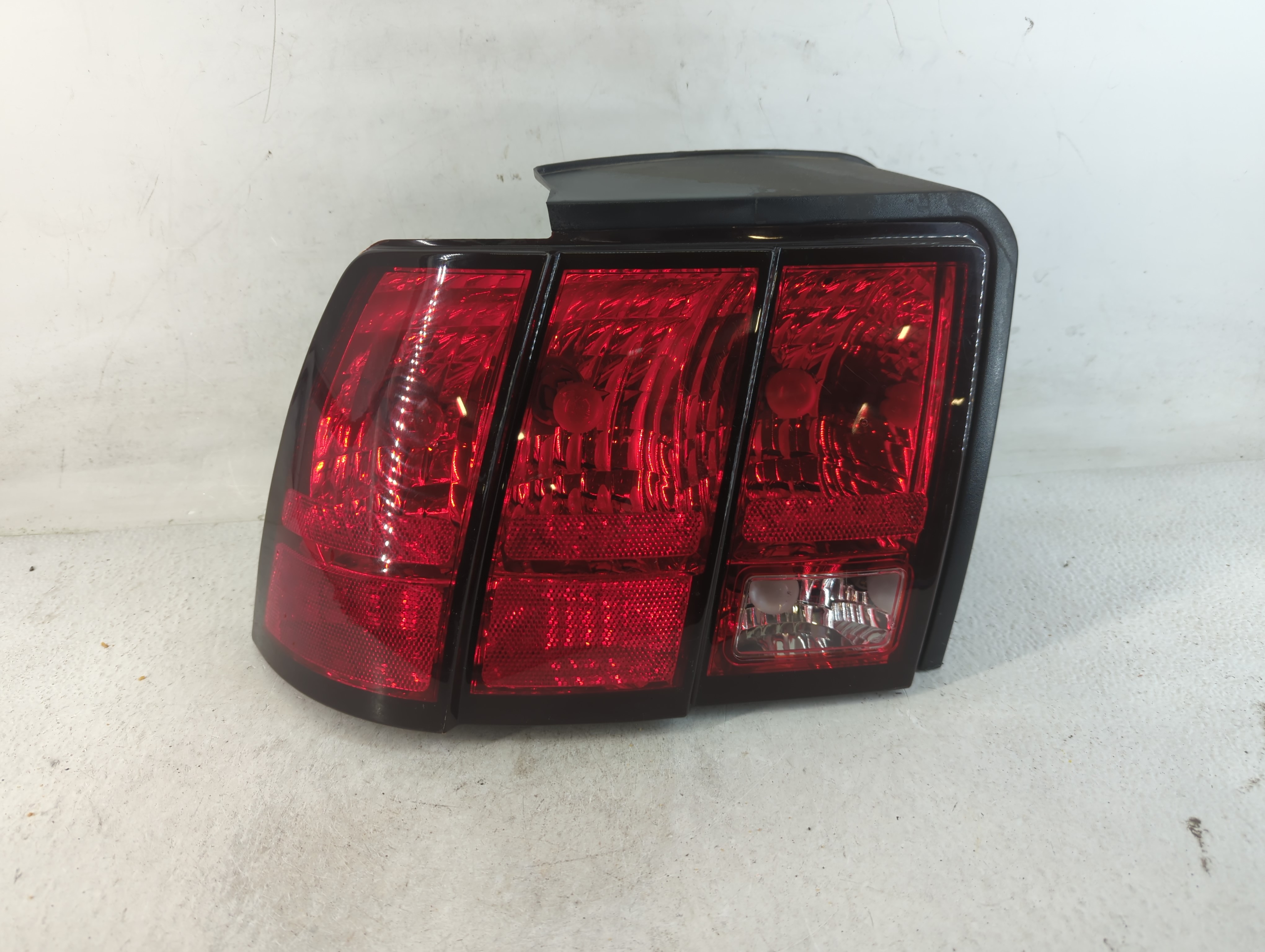 1999-2004 Ford Mustang Driver Left Side Tail Light Taillight Oem 784998 - Oemusedautoparts1.com