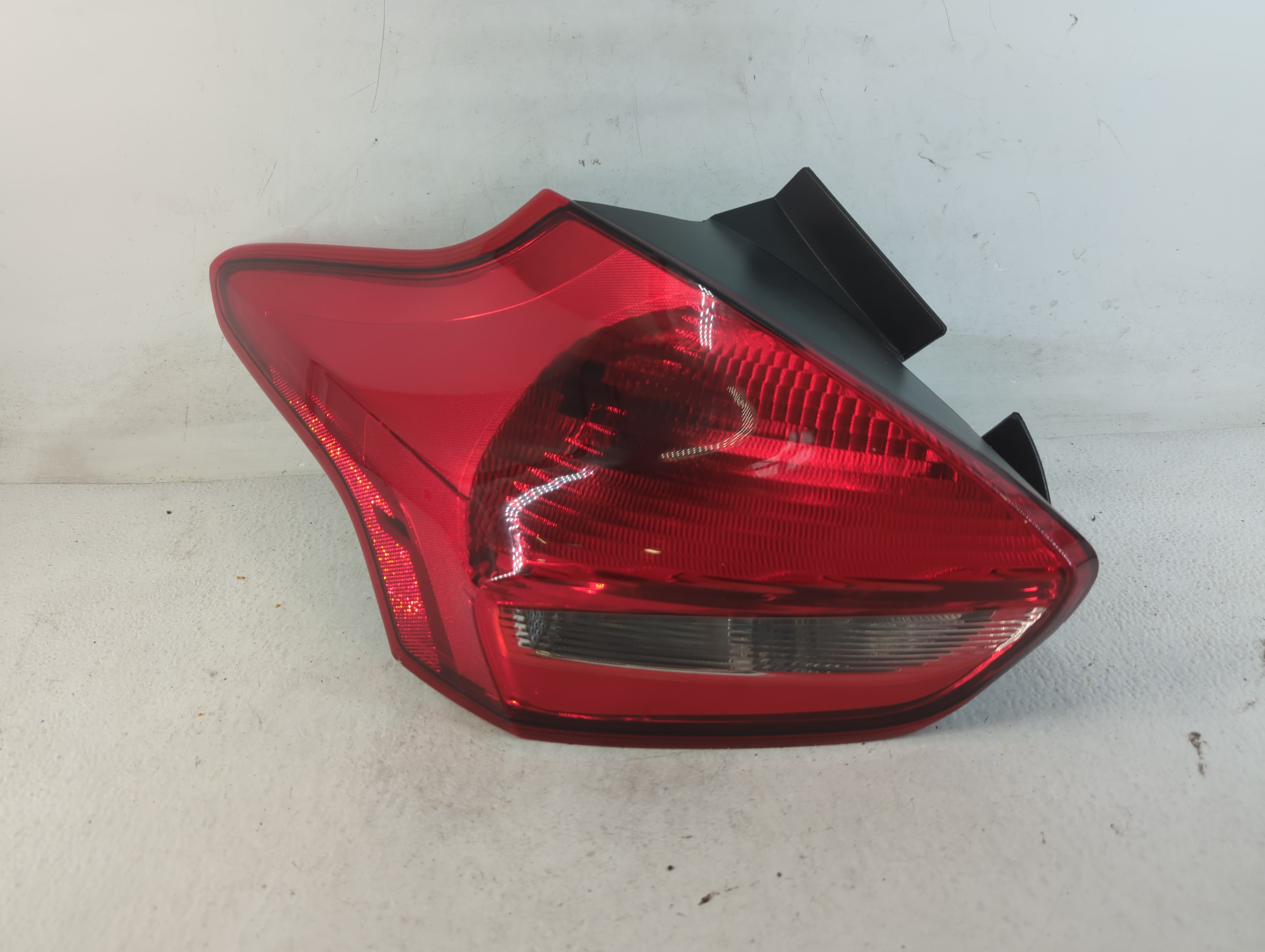 2015-2018 Ford Focus Driver Left Side Tail Light Taillight Oem 784999 - Oemusedautoparts1.com