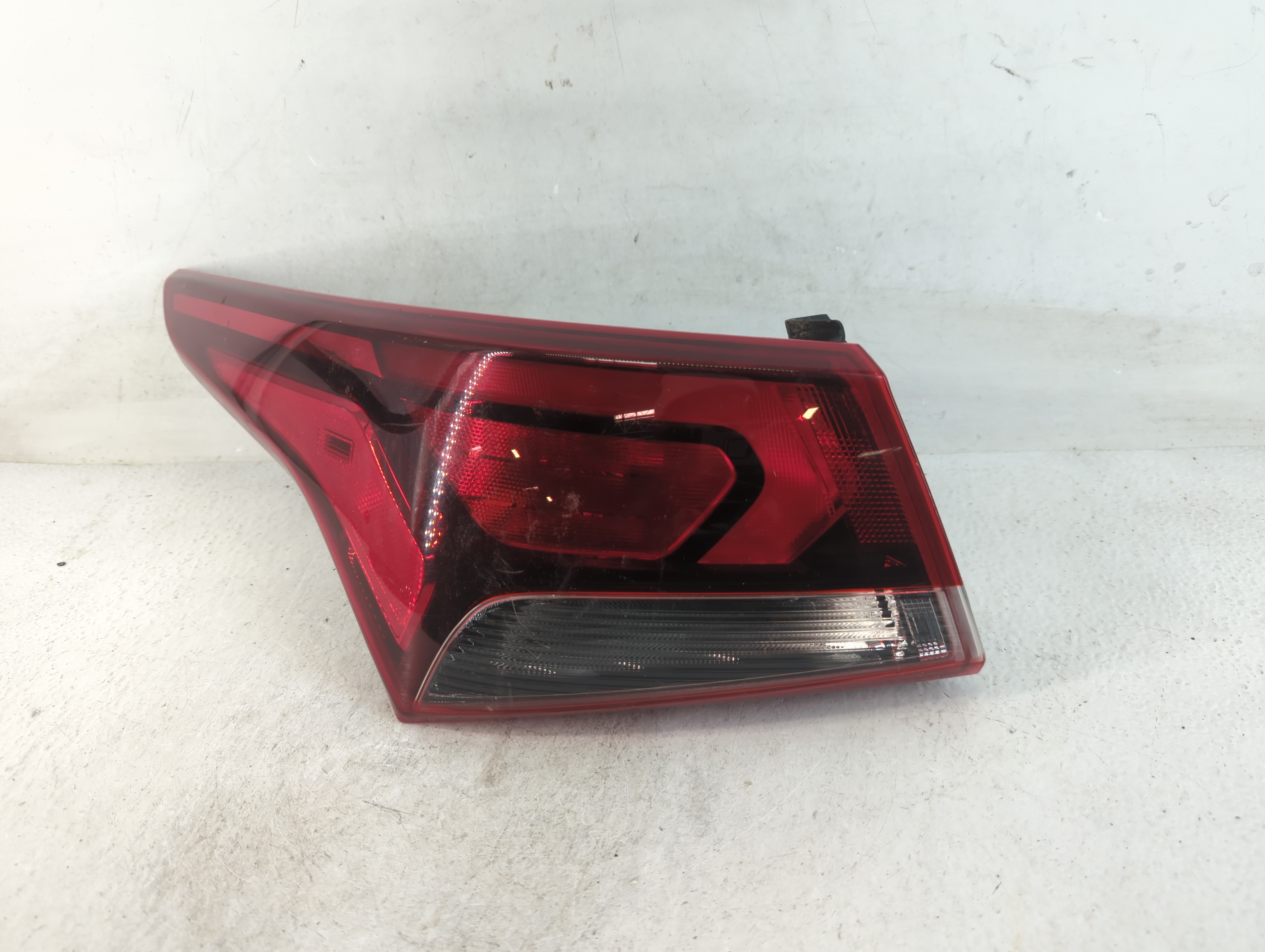 Picture of 2018-2022 Hyundai Accent Driver Left Side Tail Light Taillight Oem 785019